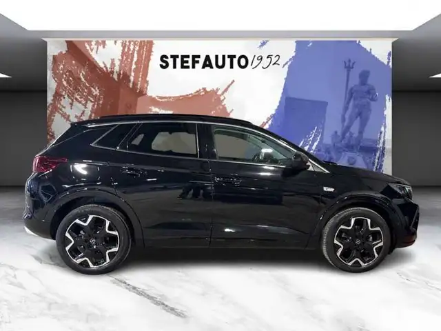 Opel Grandland view 3