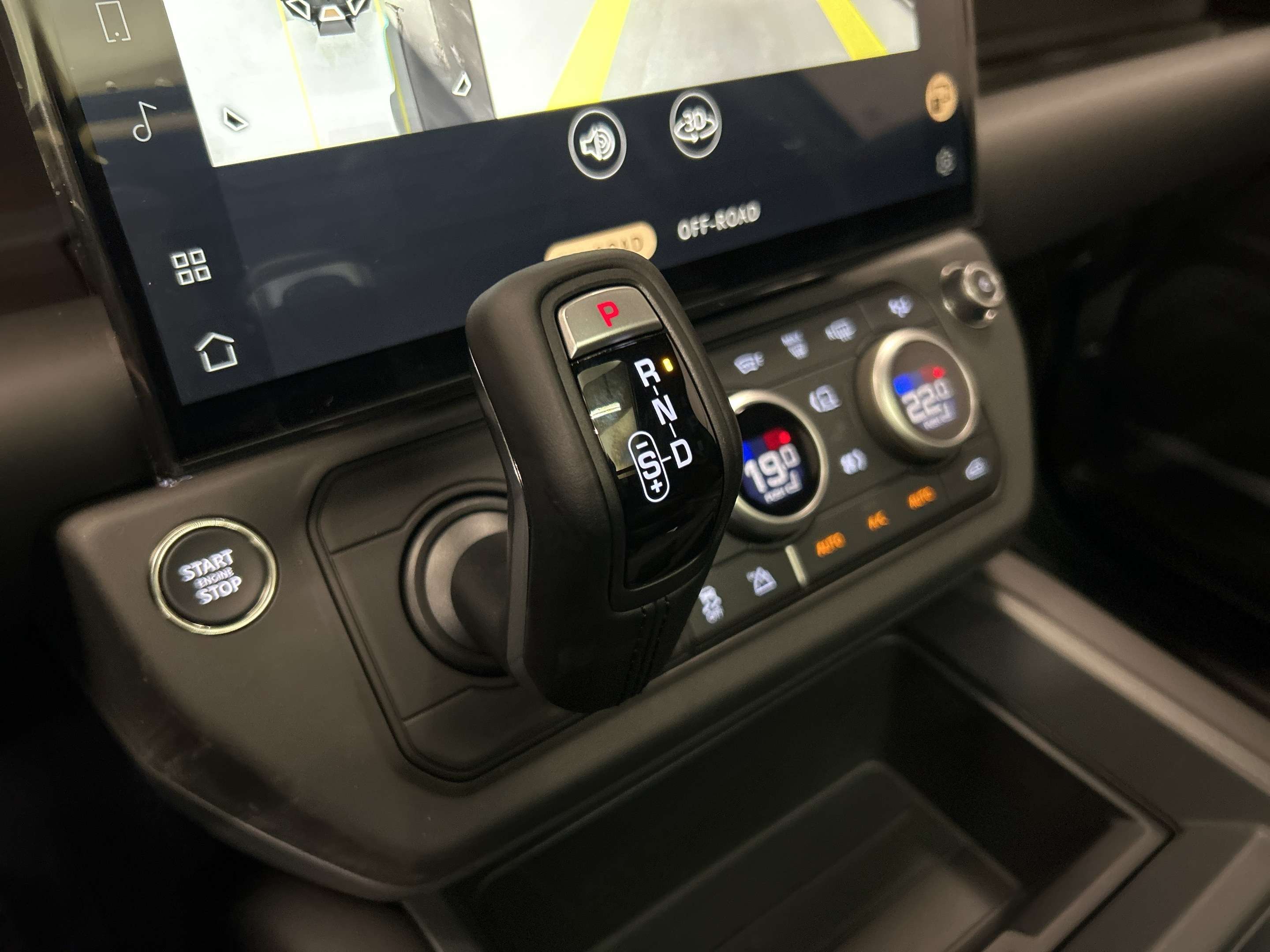 2026 Land Rover Defender X-Dynamic SE thumb 19