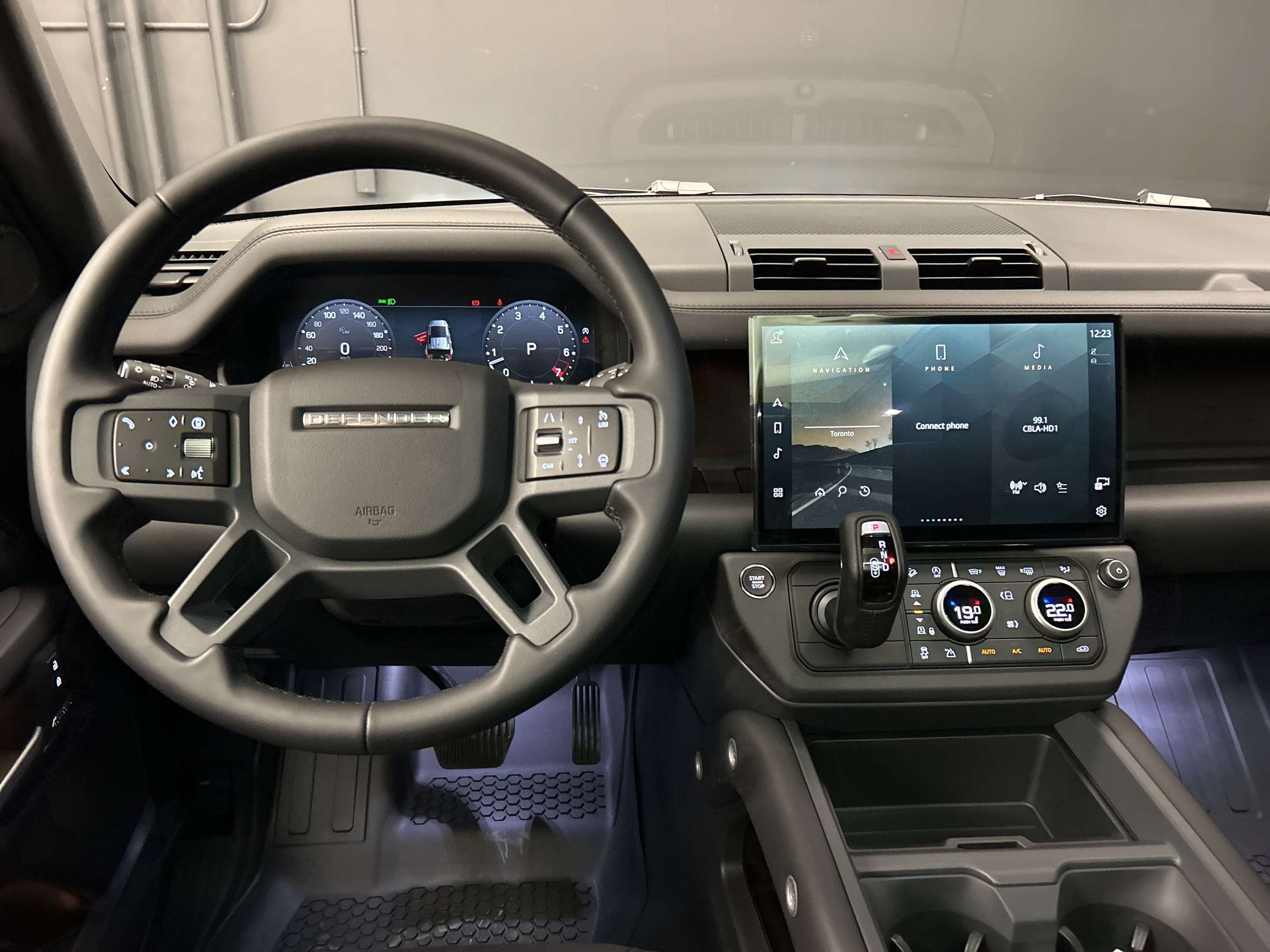 2026 Land Rover Defender X-Dynamic SE thumb 13