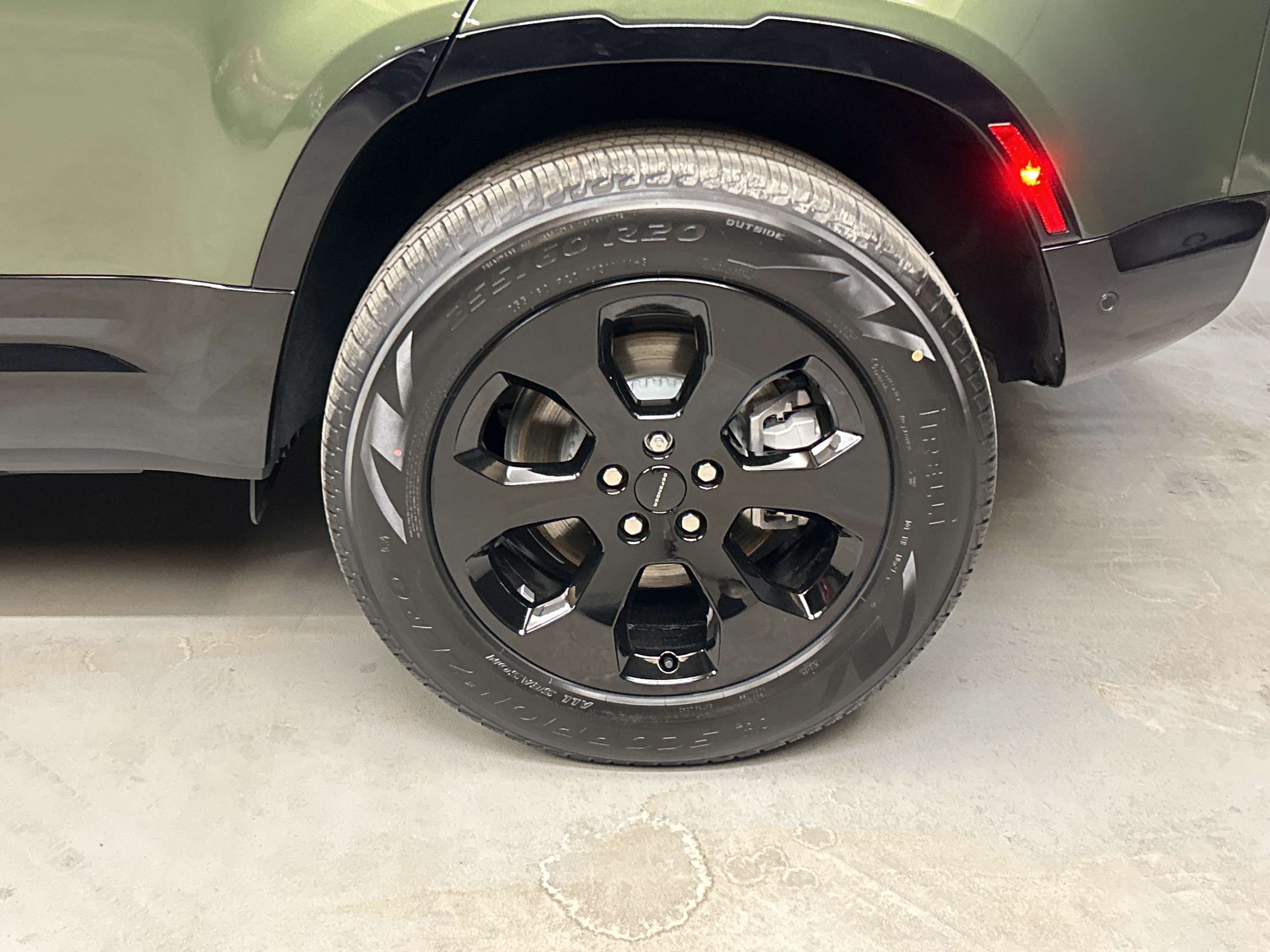2026 Land Rover Defender X-Dynamic SE alt 4
