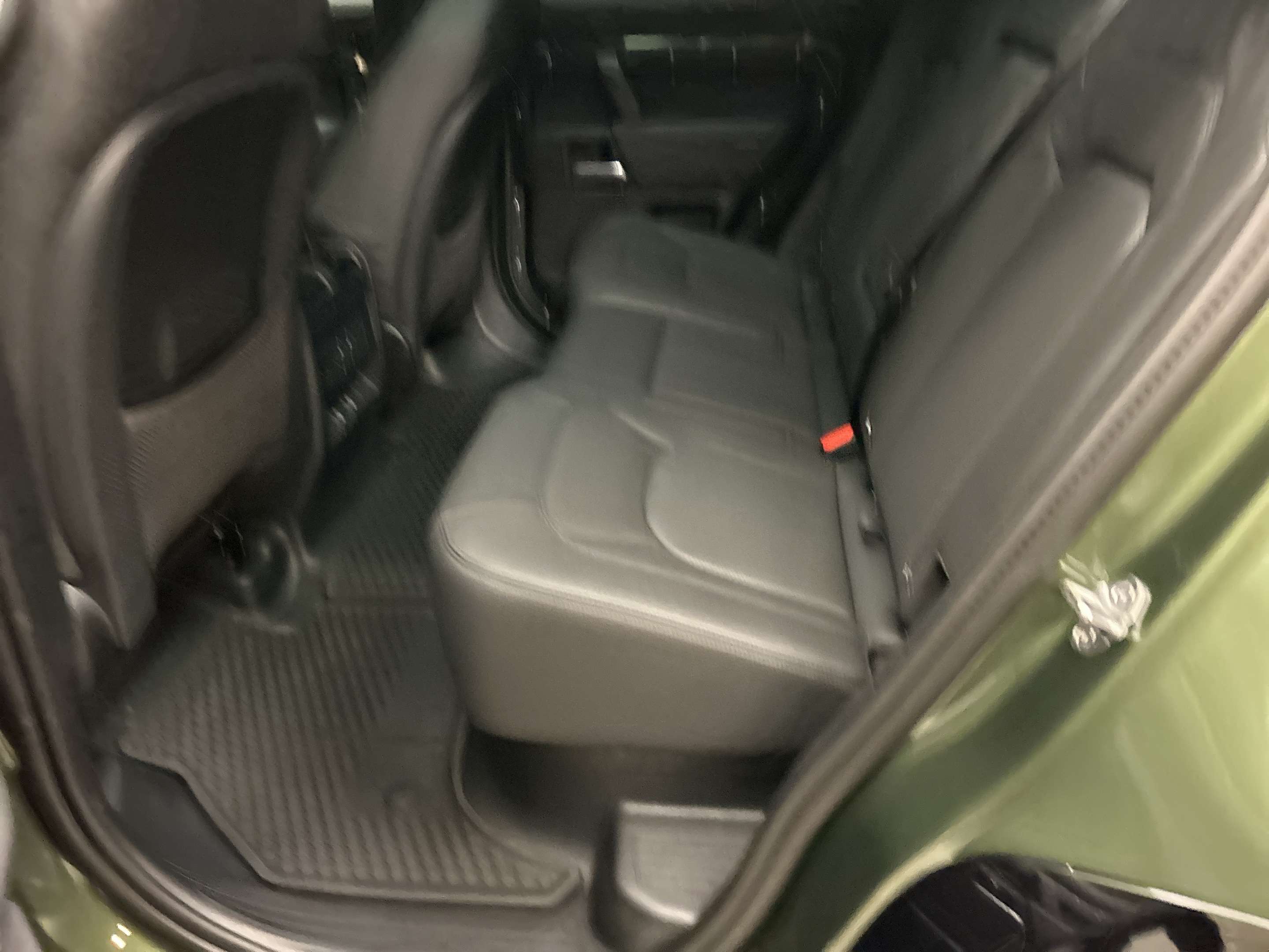 2026 Land Rover Defender X-Dynamic SE thumb 12
