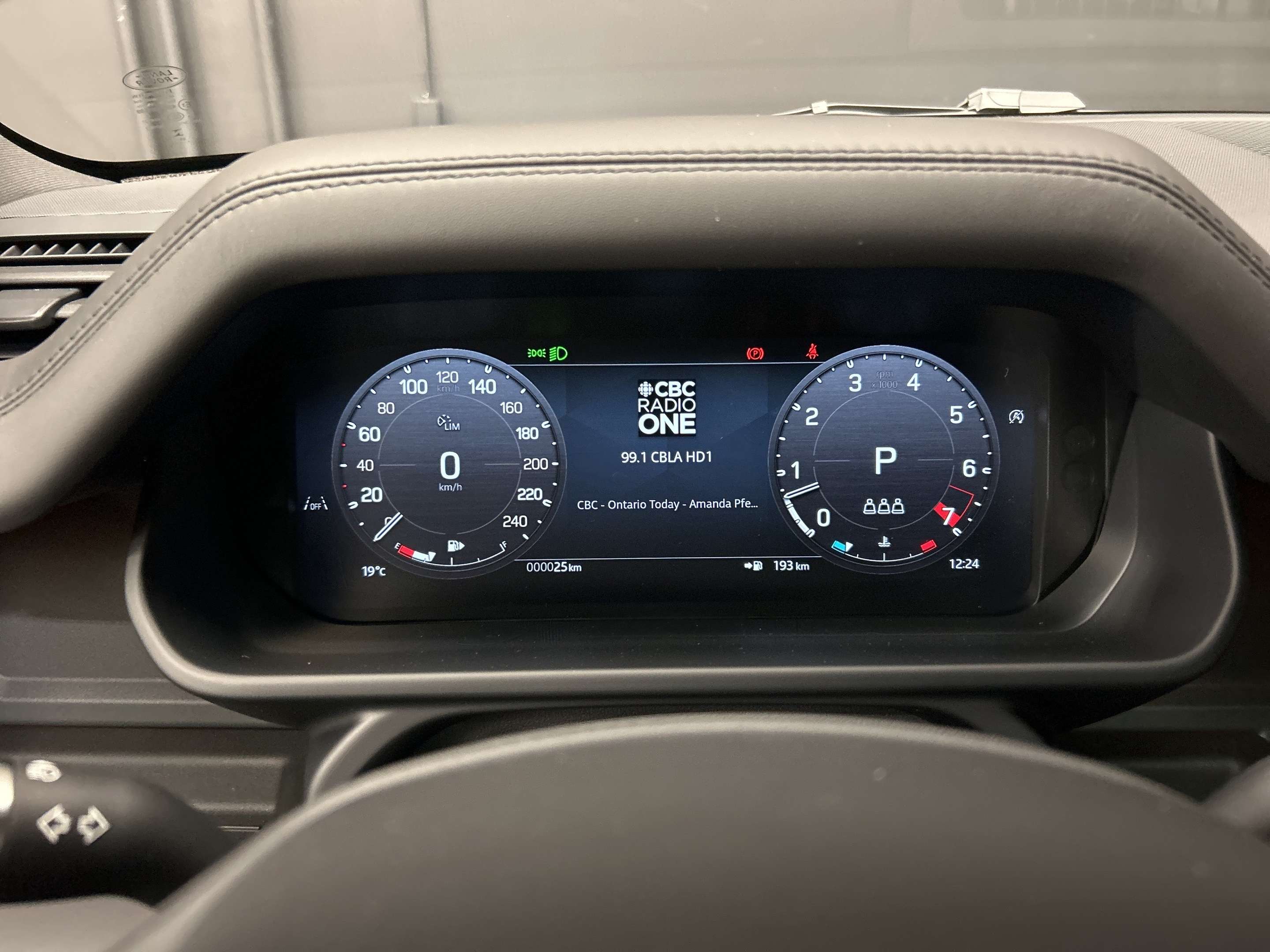 2026 Land Rover Defender X-Dynamic SE thumb 16