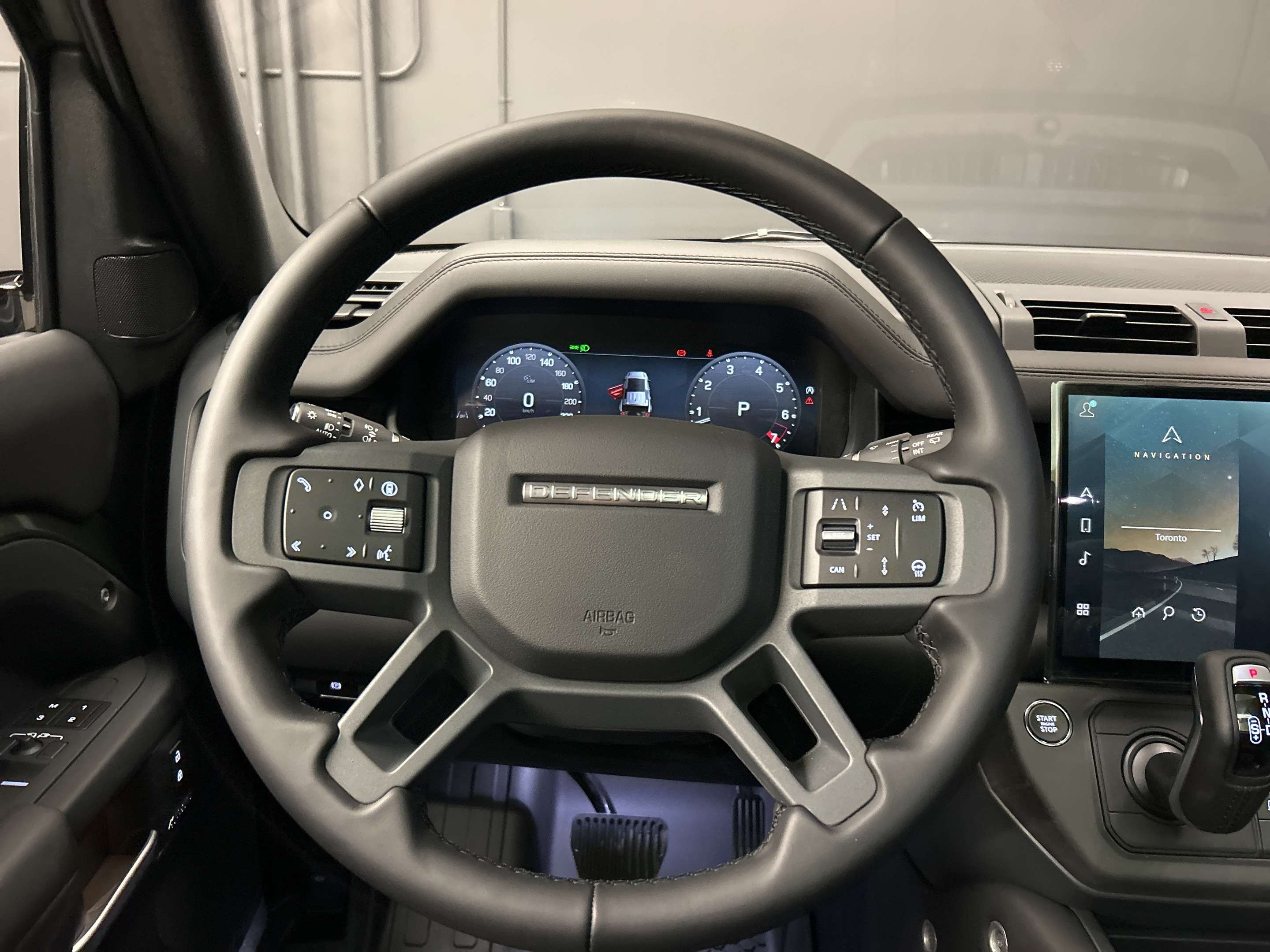 2026 Land Rover Defender X-Dynamic SE thumb 14