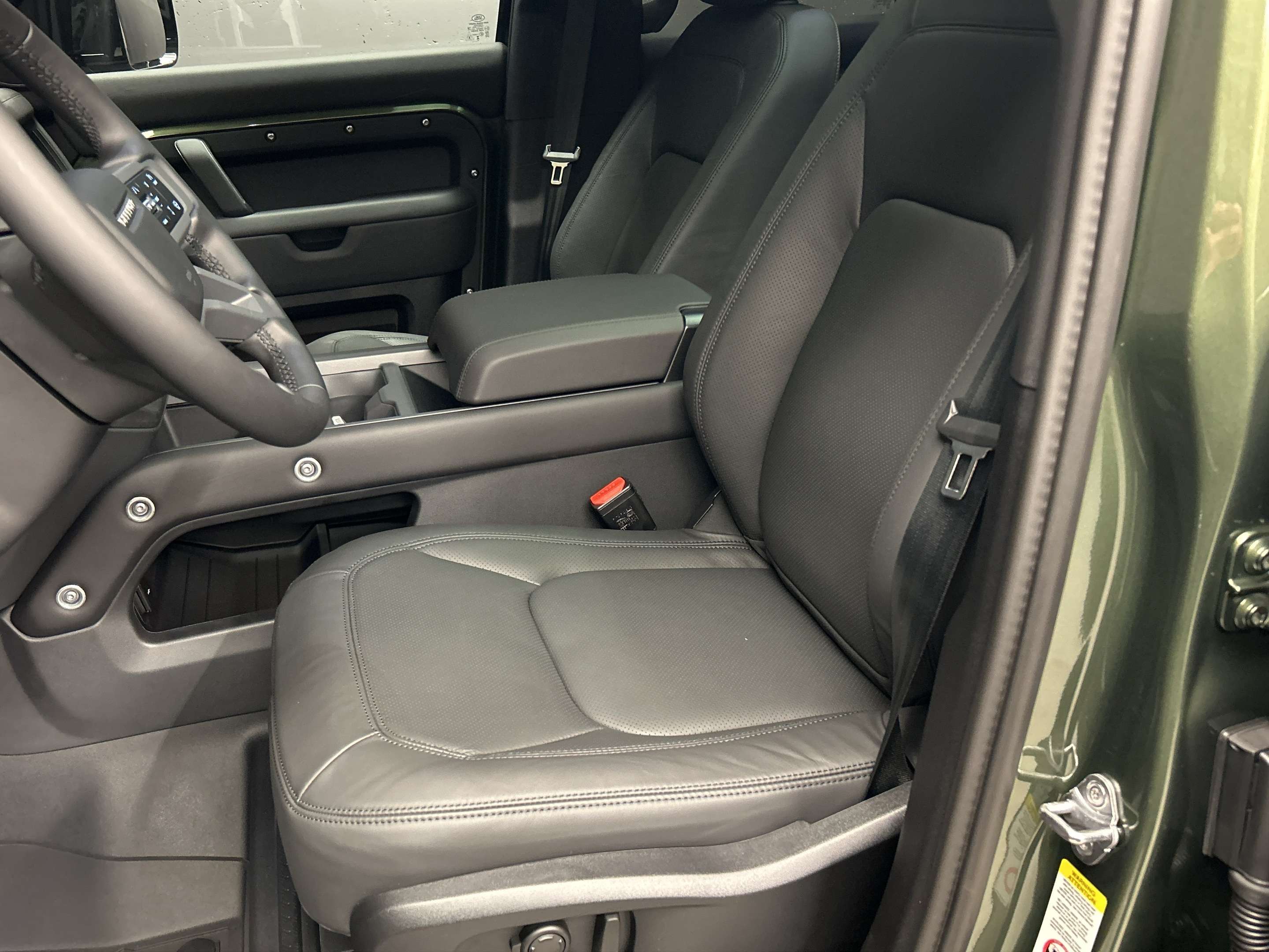 2026 Land Rover Defender X-Dynamic SE thumb 9