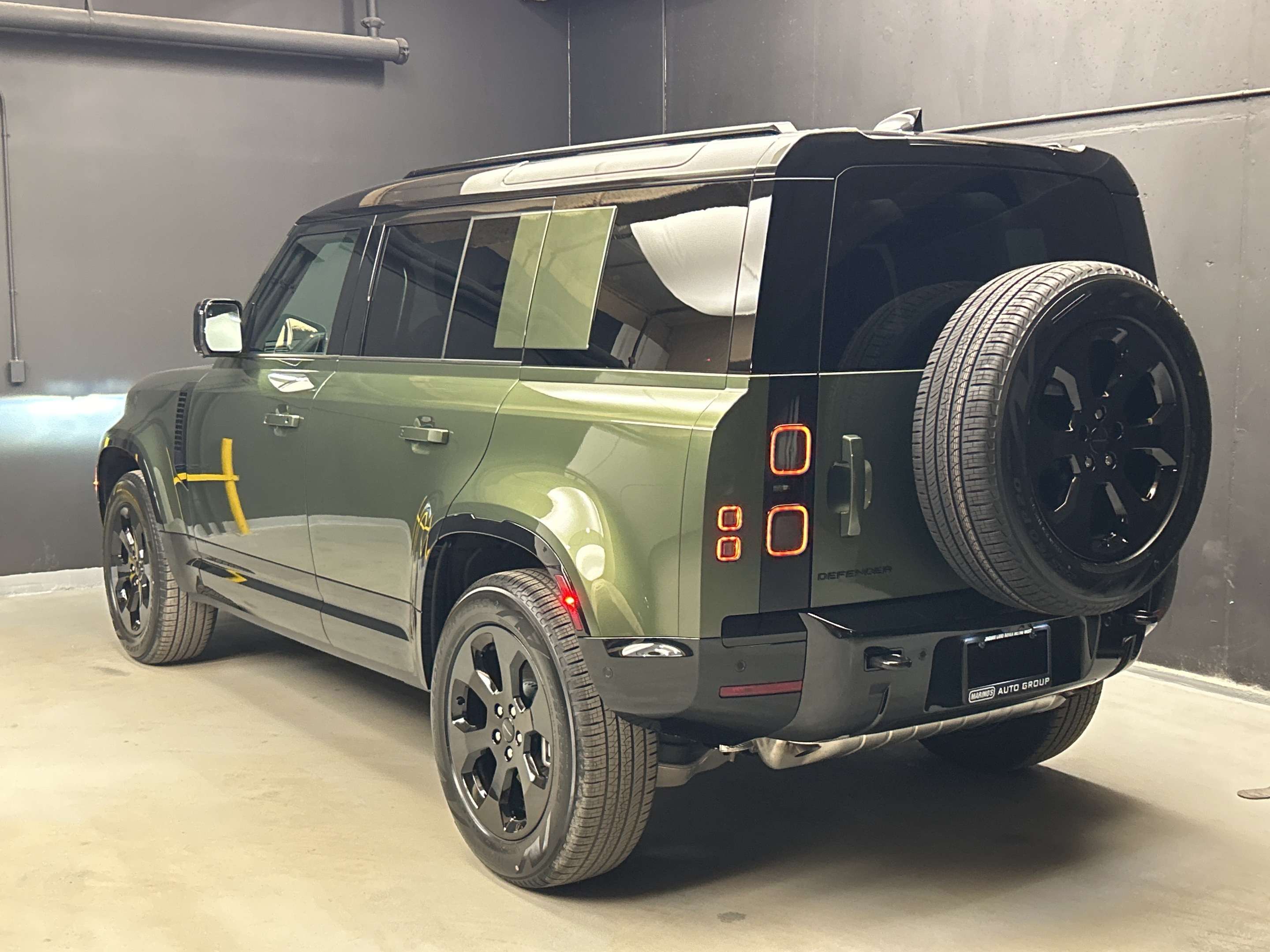 2026 Land Rover Defender X-Dynamic SE alt 5