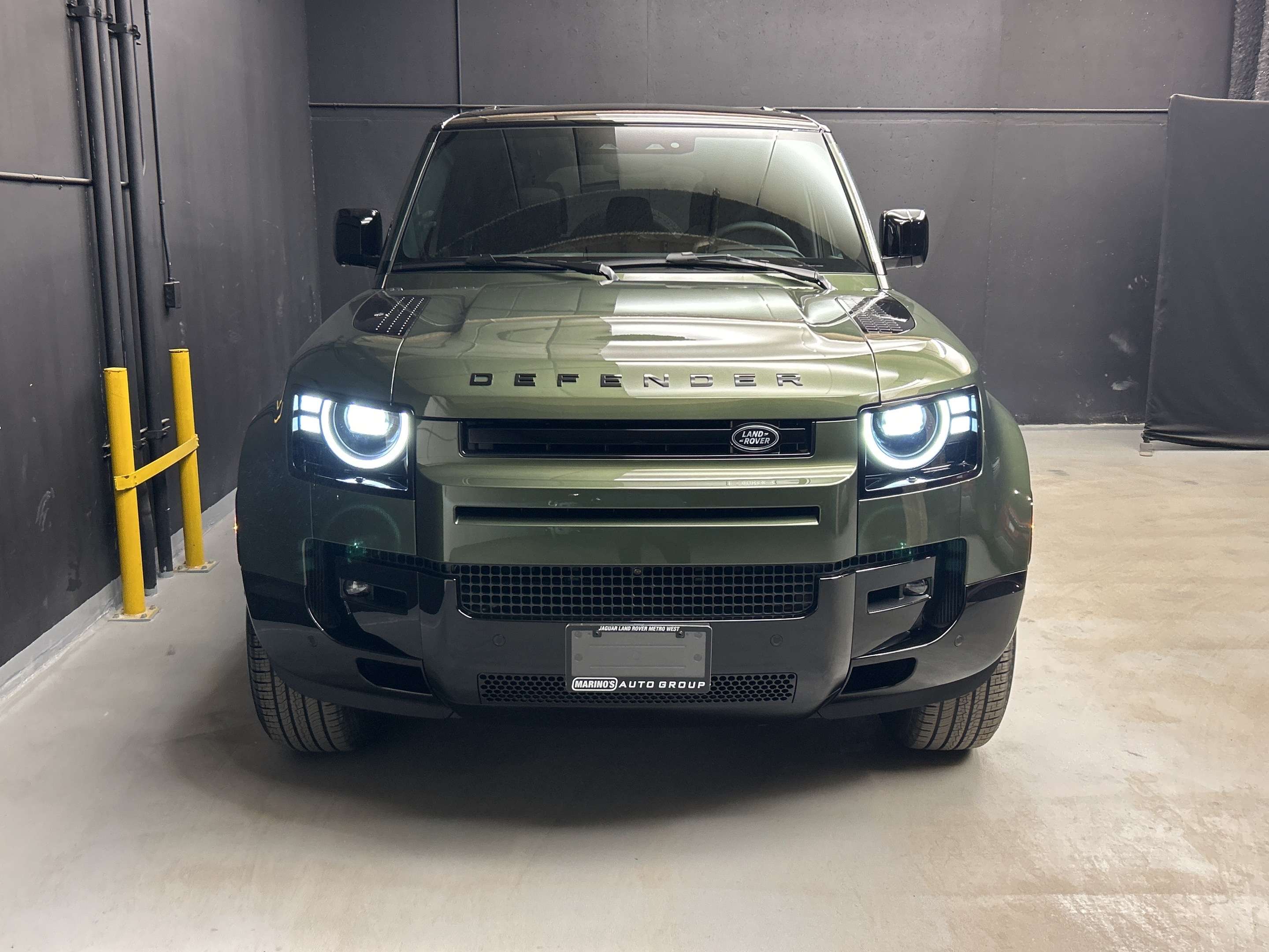 2026 Land Rover Defender X-Dynamic SE alt 2