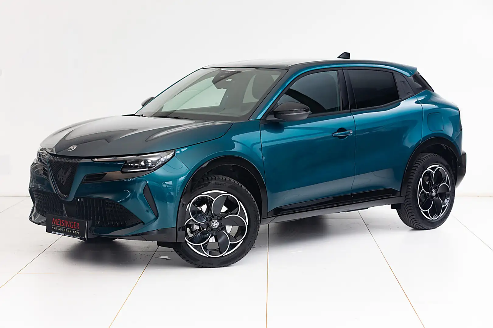 Alfa Romeo Junior Ibrida Q4 Ti 1.2 MHEV eAWD e-DCT6 Blau - 1