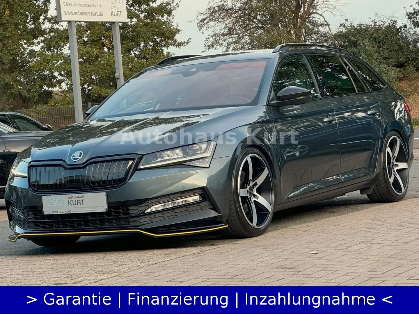 Skoda Superb Combi Sportline iV*TOTENW*ACC*KAMERA*AHK* Gris - 2