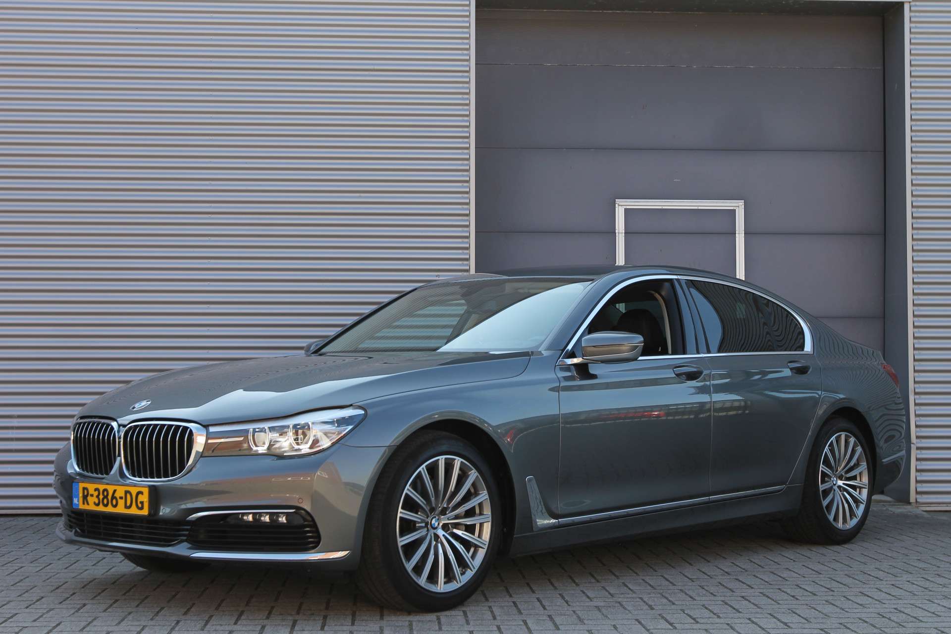 BMW 730