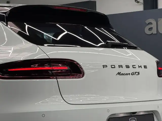 Porsche Macan view 6