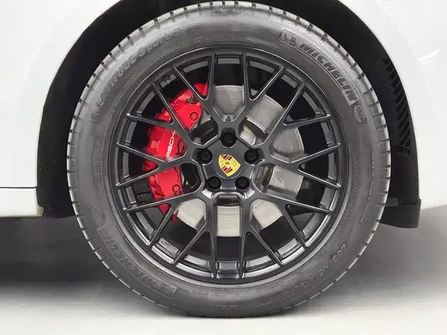 Porsche Macan view 10