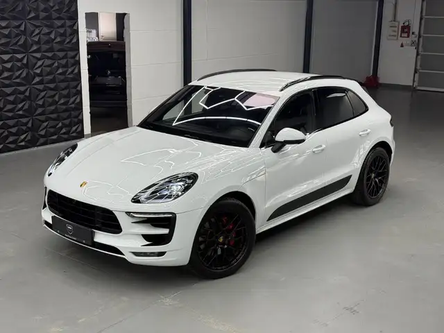 Porsche Macan view 15