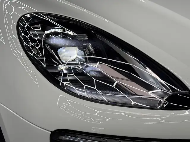 Porsche Macan view 11