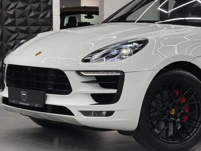 Porsche Macan view 8