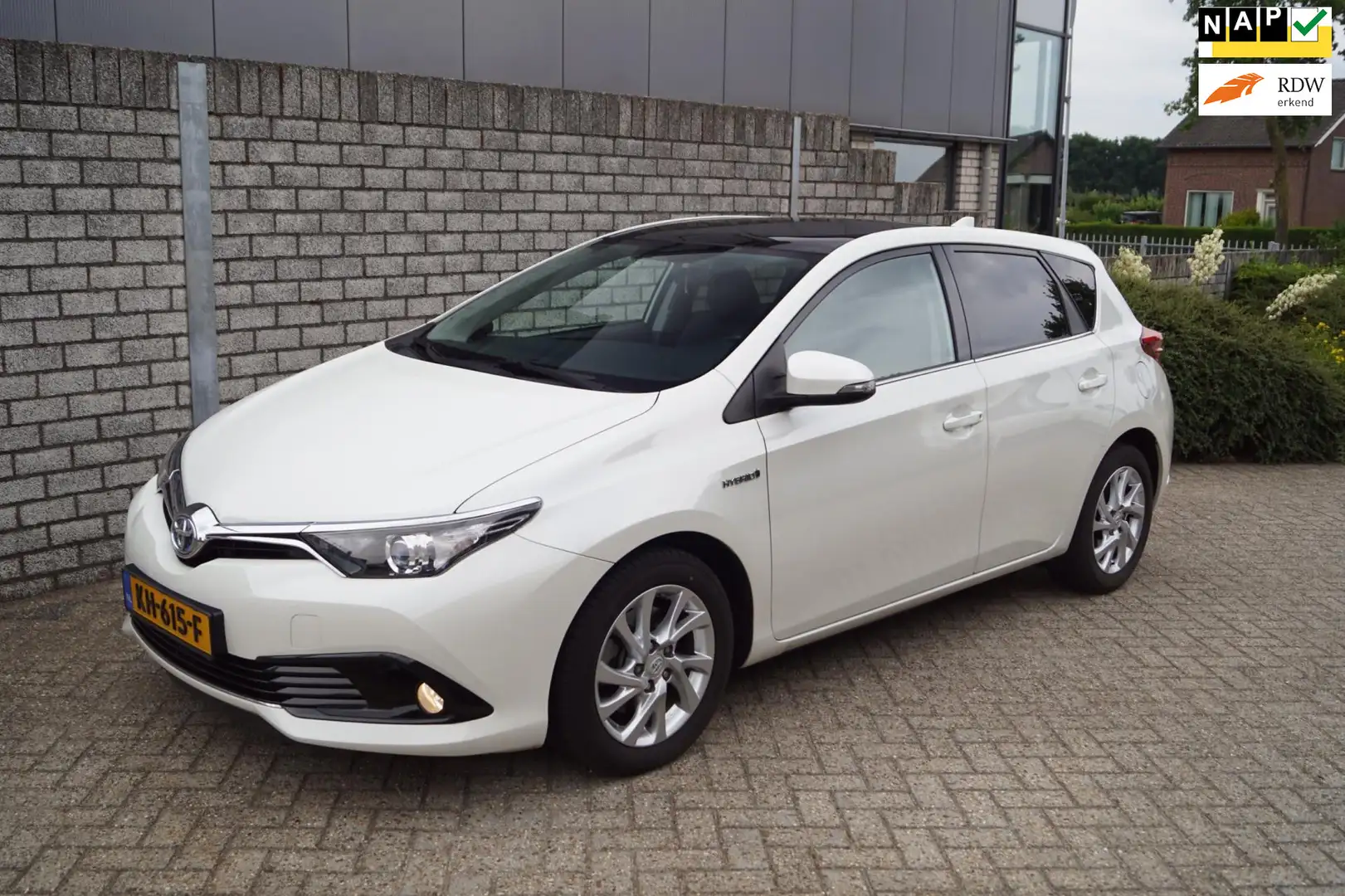 Toyota Auris 1.8 Hybrid Trend Autom Panodak Navi Camera Clima C Blanc - 1