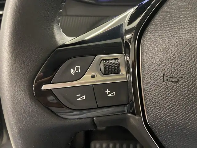 Peugeot 208 view 13