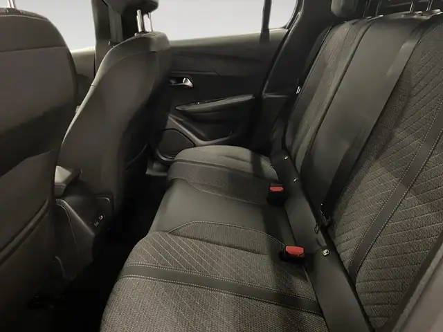 Peugeot 208 view 8