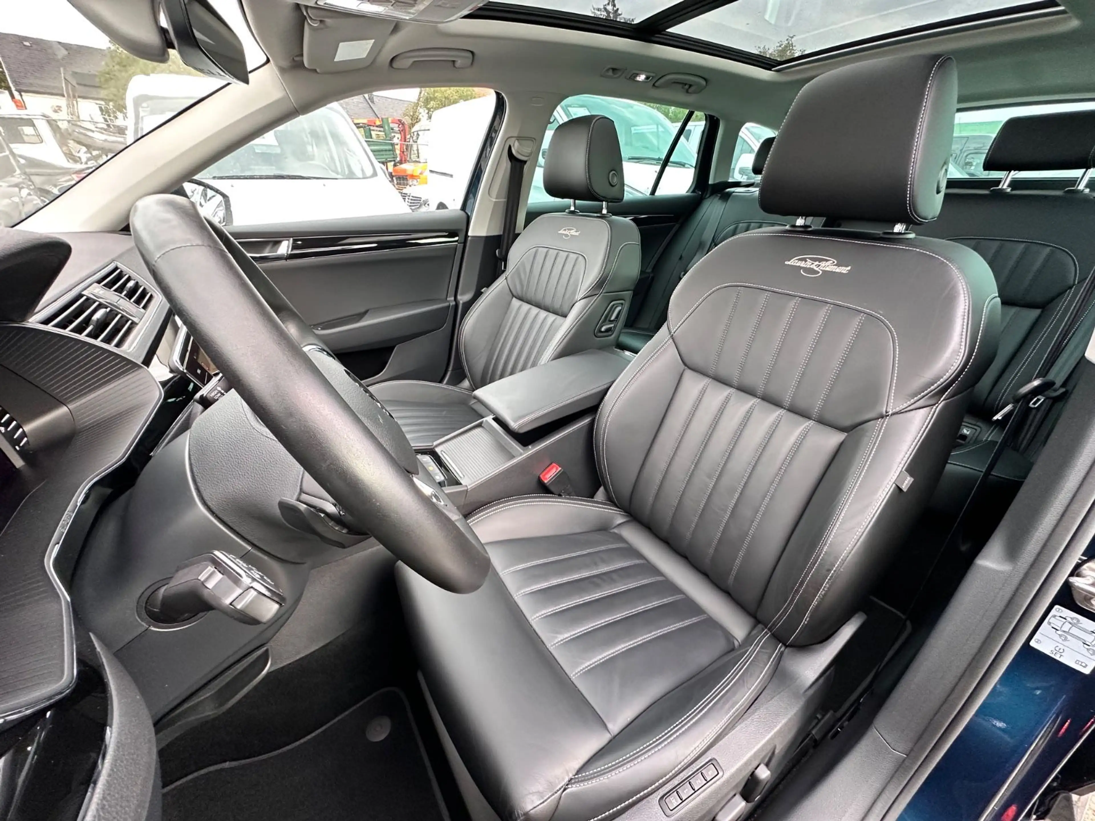 Skoda Superb Combi L&K 4x4 Navi Pano Leder SHZ v+h — photo 27