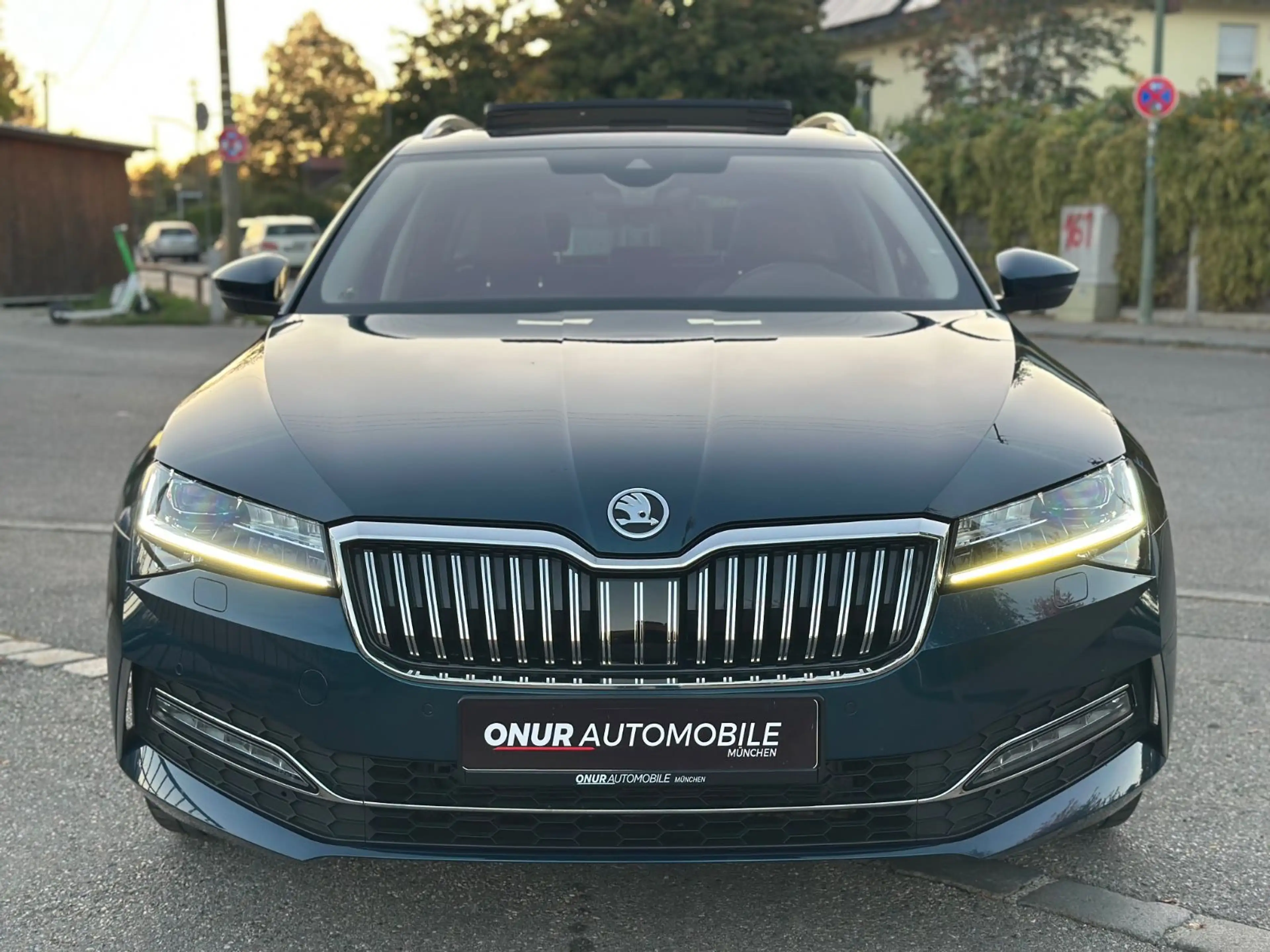 Skoda Superb Combi L&K 4x4 Navi Pano Leder SHZ v+h — photo 2