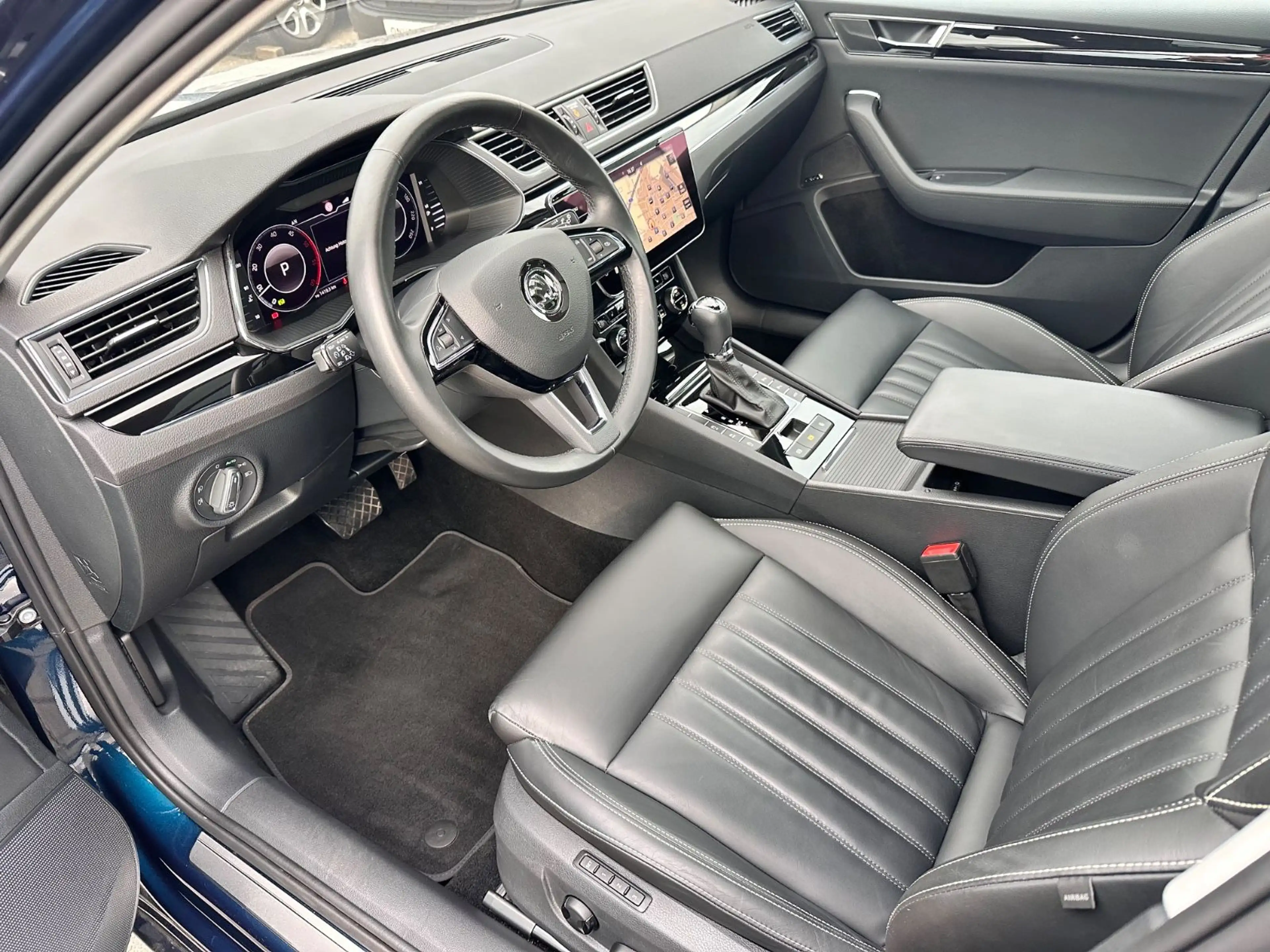 Skoda Superb Combi L&K 4x4 Navi Pano Leder SHZ v+h — photo 7