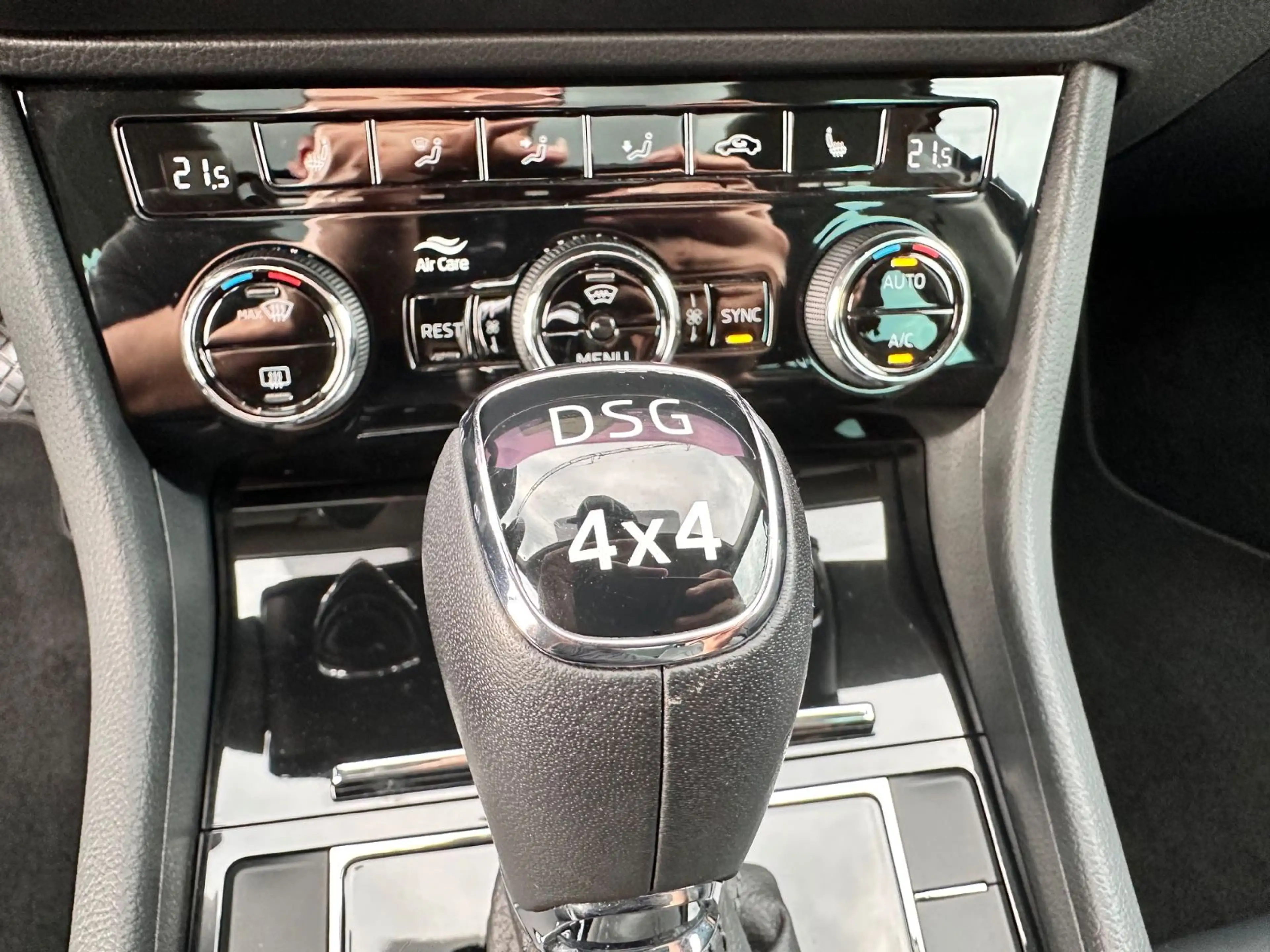 Skoda Superb Combi L&K 4x4 Navi Pano Leder SHZ v+h — photo 26