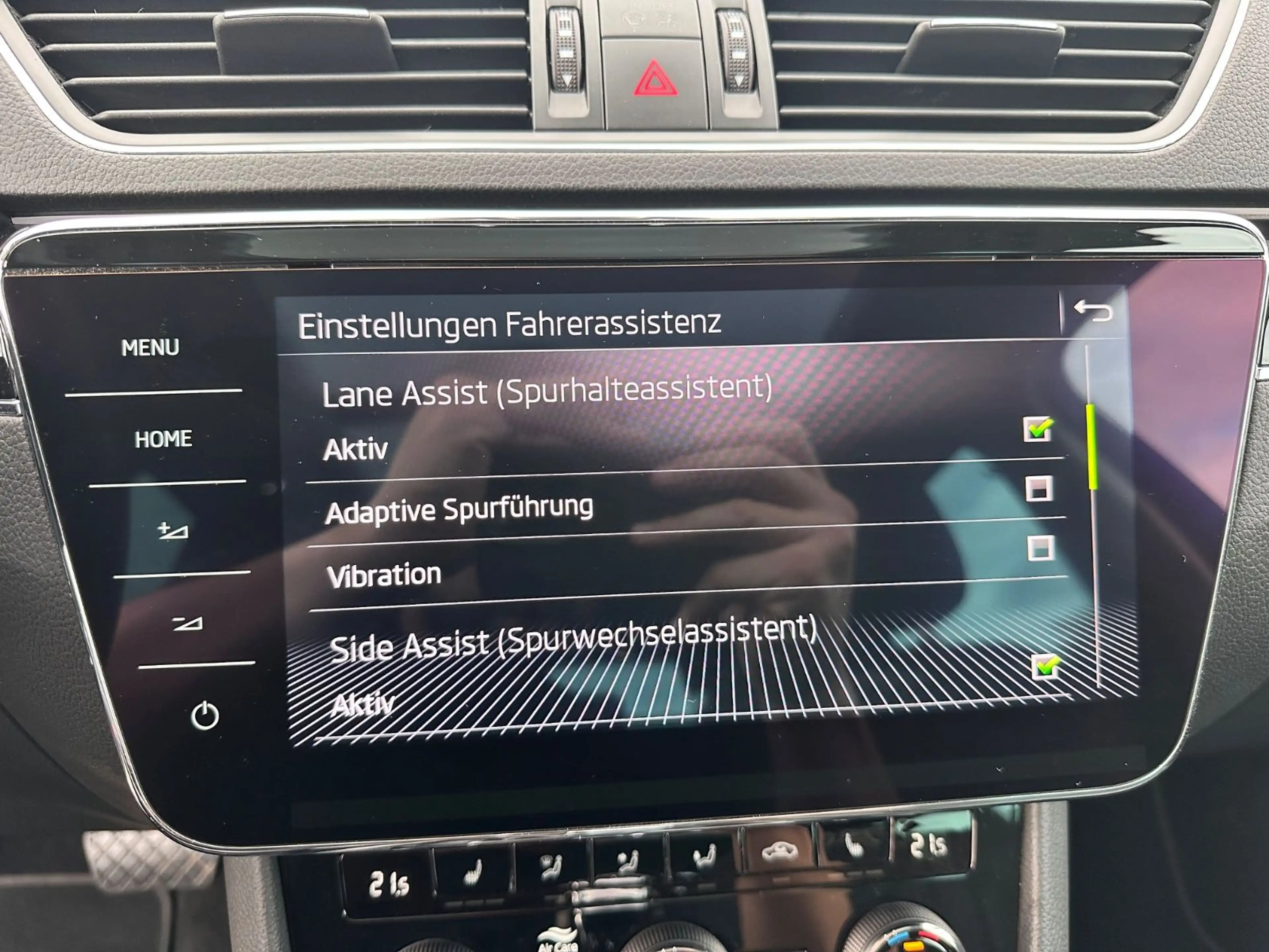 Skoda Superb Combi L&K 4x4 Navi Pano Leder SHZ v+h — photo 24