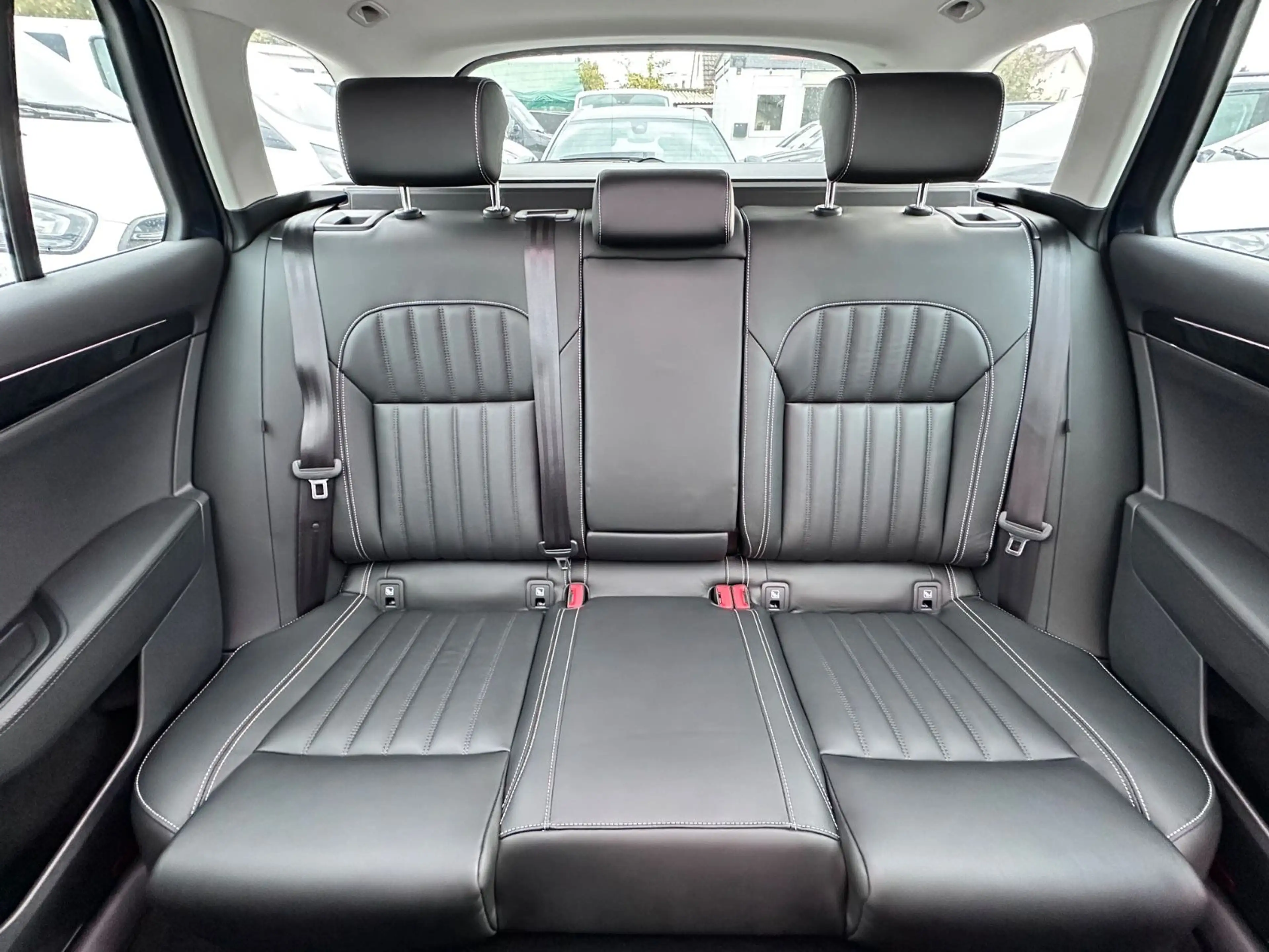 Skoda Superb Combi L&K 4x4 Navi Pano Leder SHZ v+h — photo 30