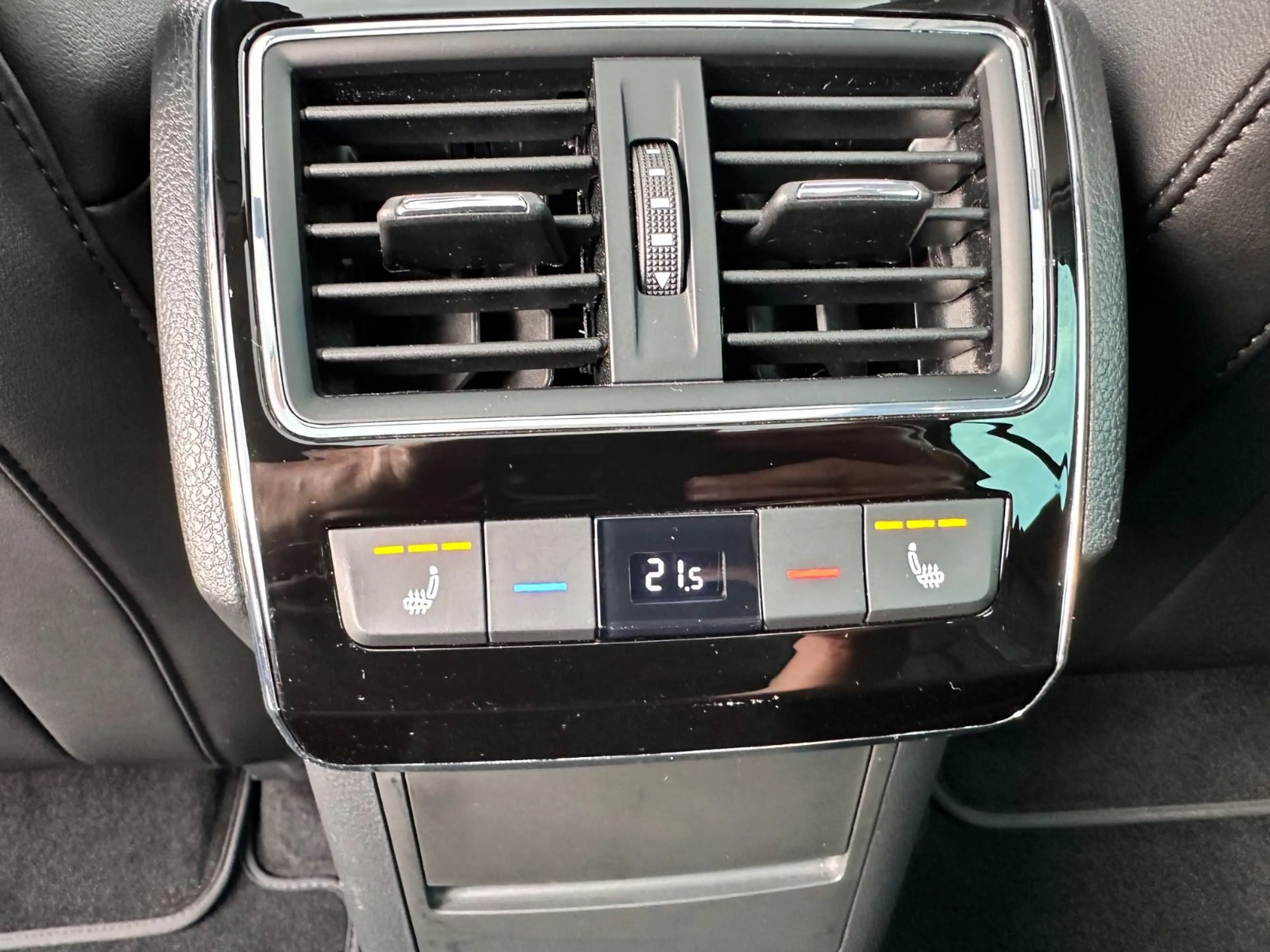 Skoda Superb Combi L&K 4x4 Navi Pano Leder SHZ v+h — photo 33