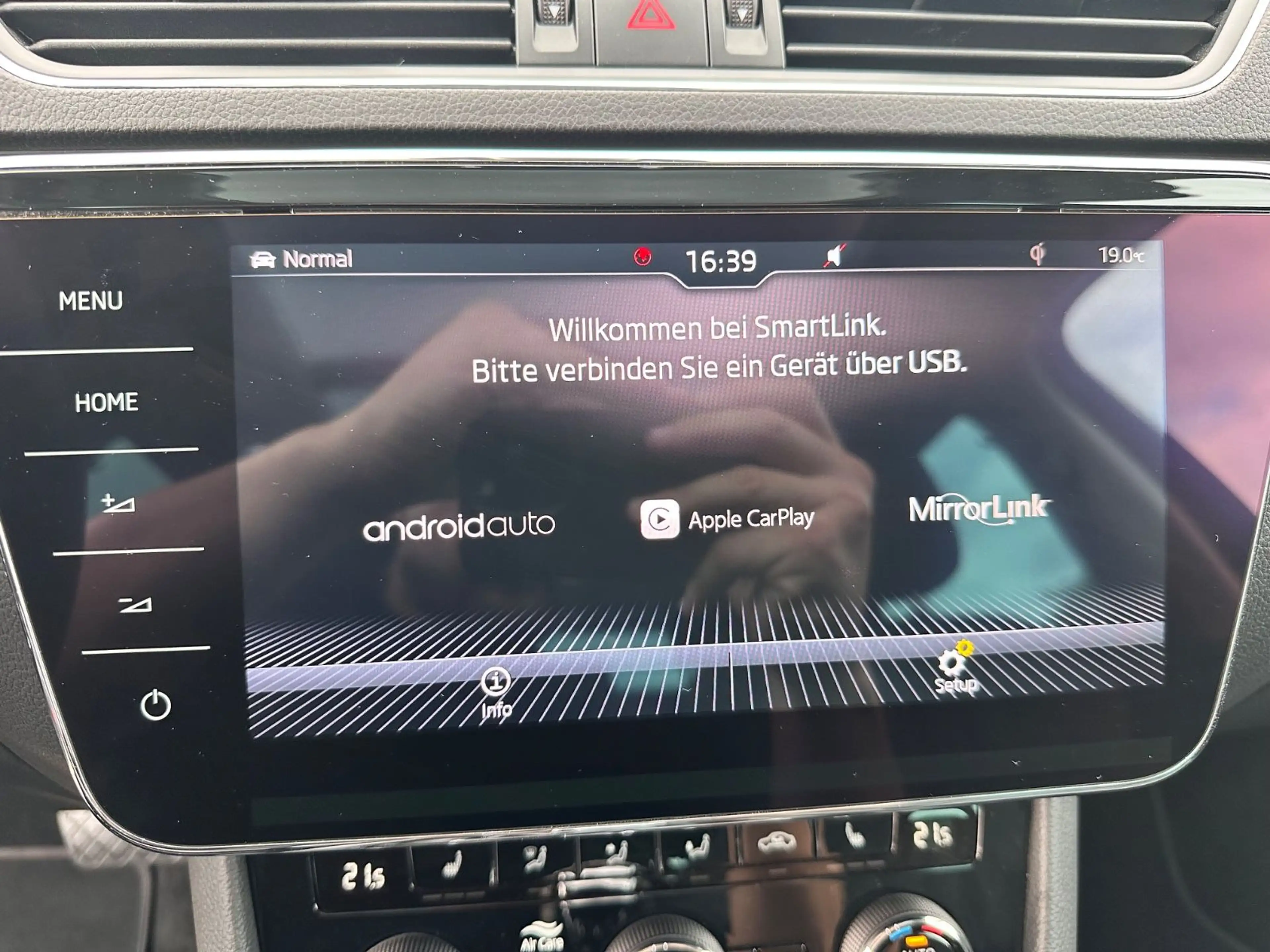 Skoda Superb Combi L&K 4x4 Navi Pano Leder SHZ v+h — photo 22