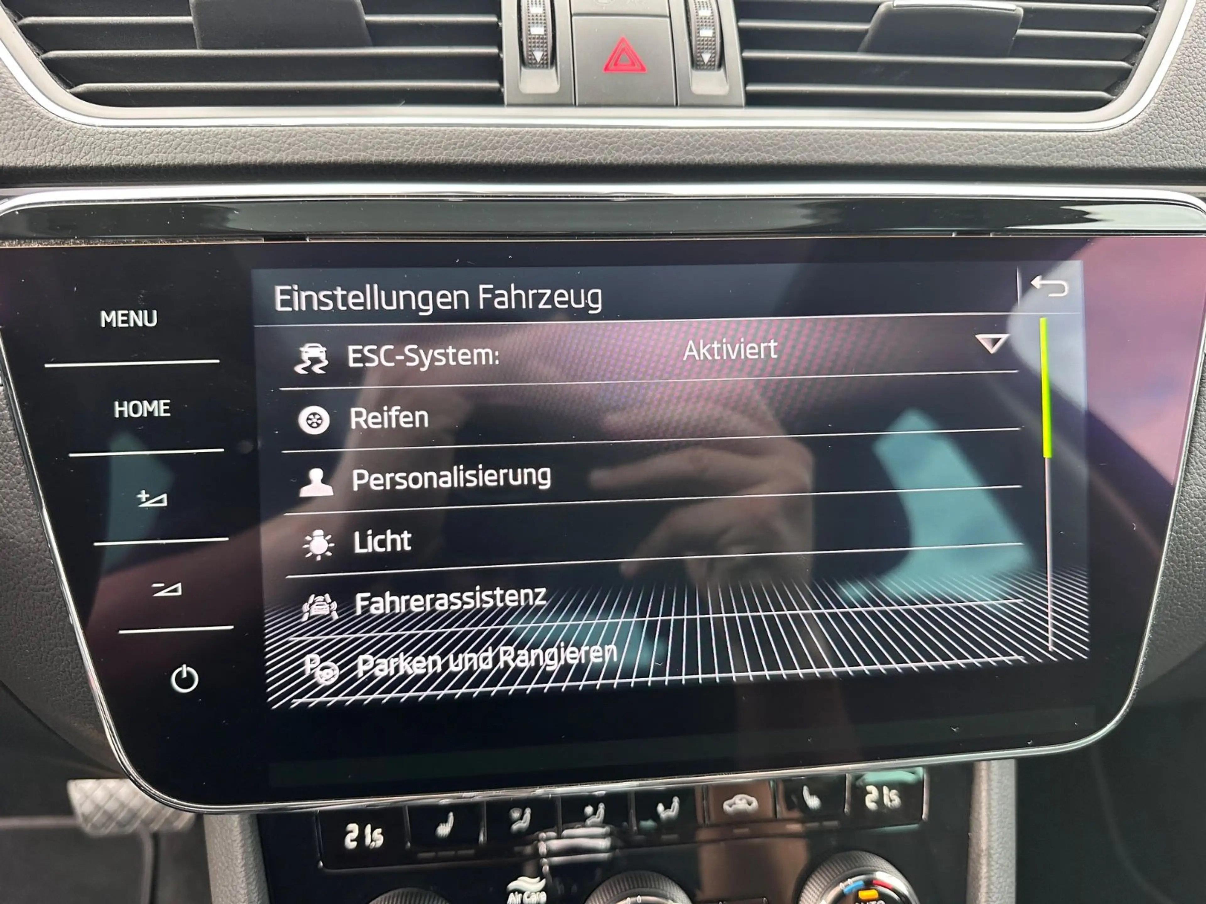 Skoda Superb Combi L&K 4x4 Navi Pano Leder SHZ v+h — photo 23