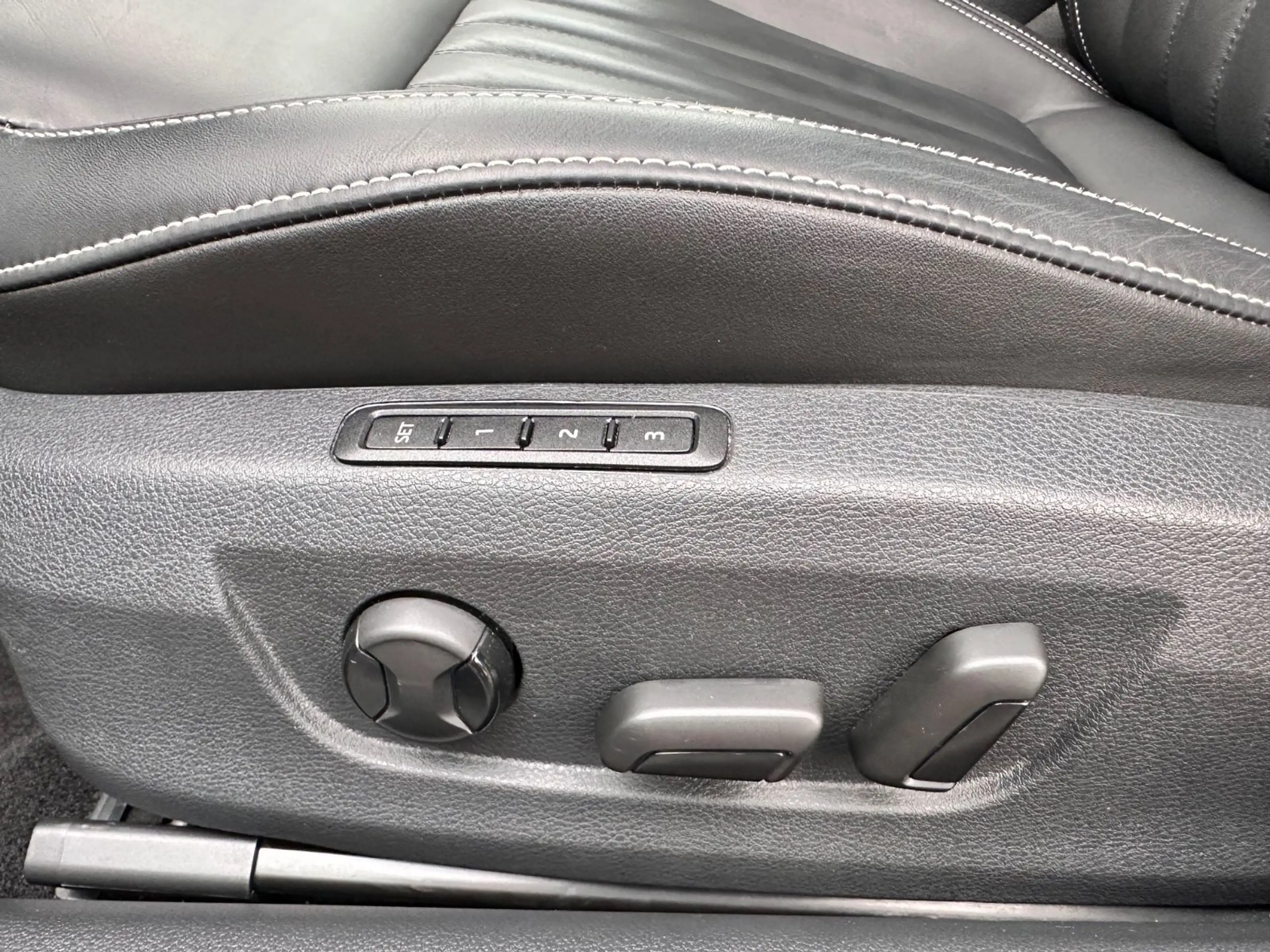 Skoda Superb Combi L&K 4x4 Navi Pano Leder SHZ v+h — photo 10