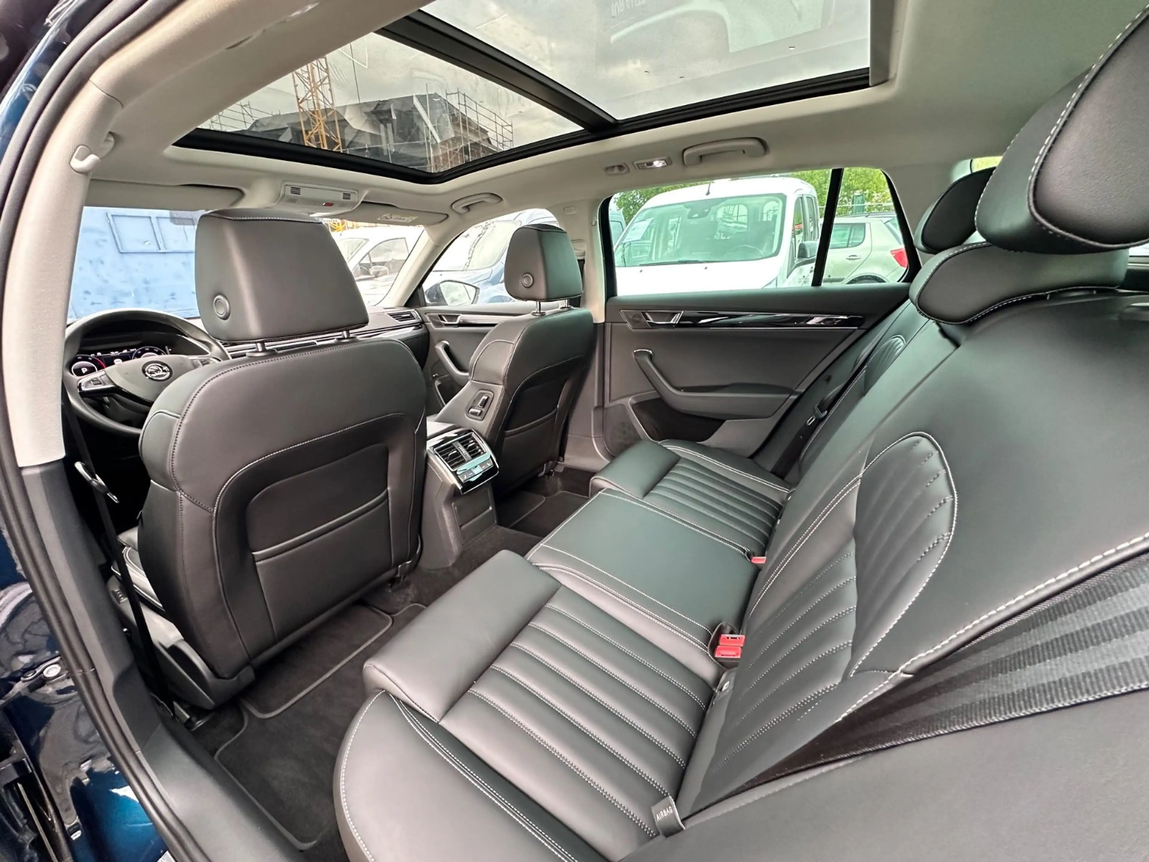 Skoda Superb Combi L&K 4x4 Navi Pano Leder SHZ v+h — photo 31