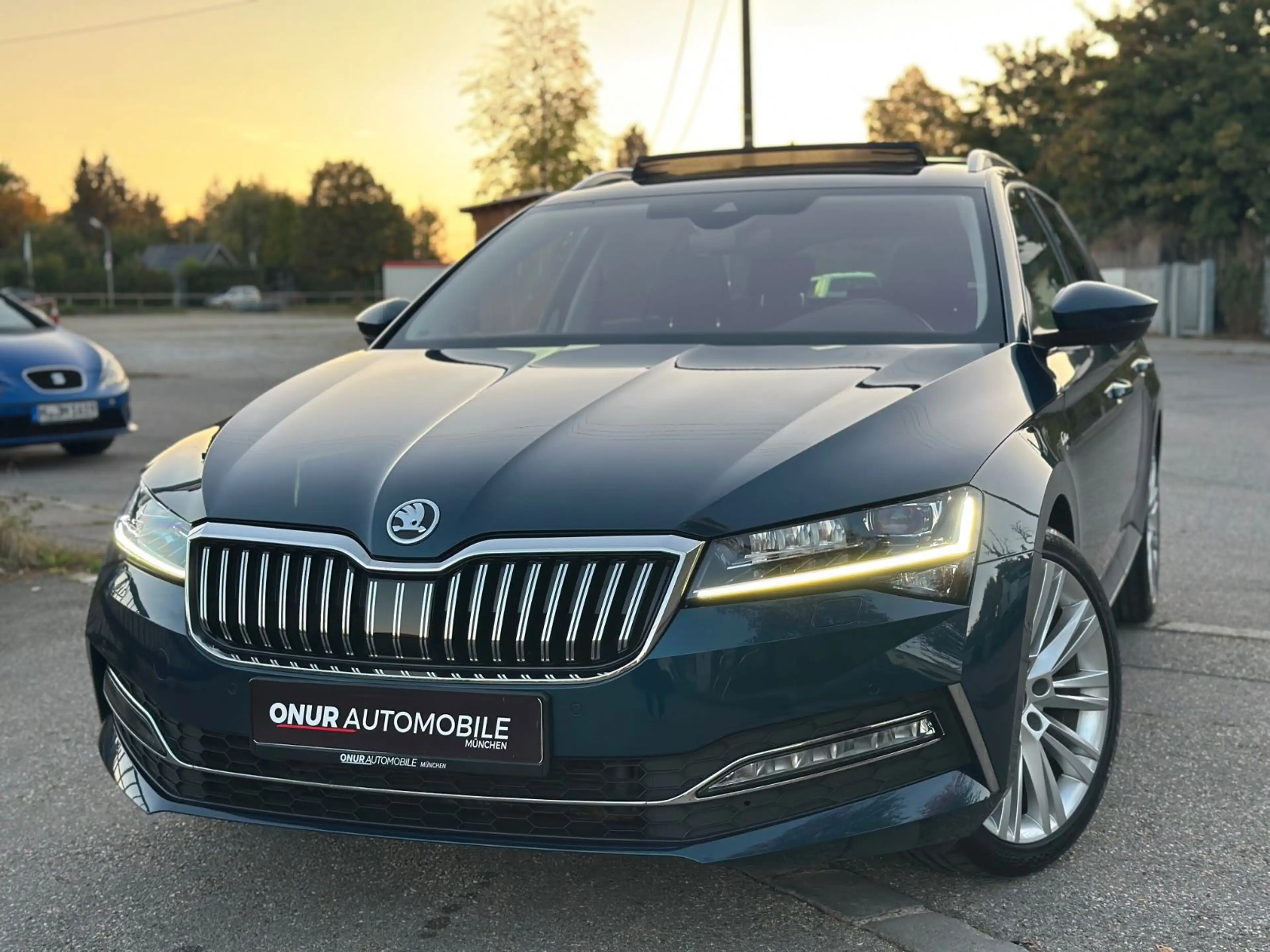 Skoda Superb Combi L&K 4x4 Navi Pano Leder SHZ v+h — photo 3