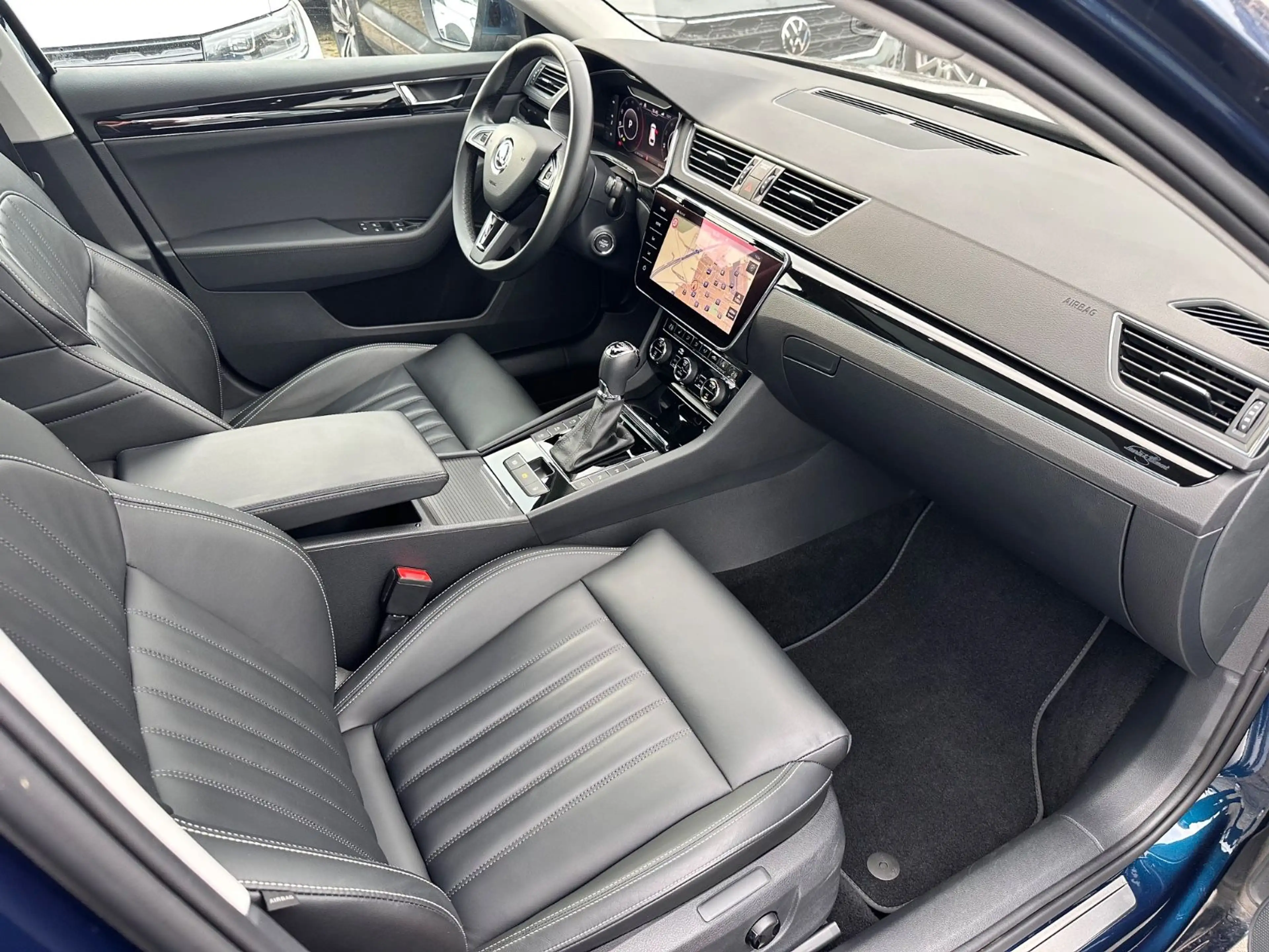 Skoda Superb Combi L&K 4x4 Navi Pano Leder SHZ v+h — photo 37