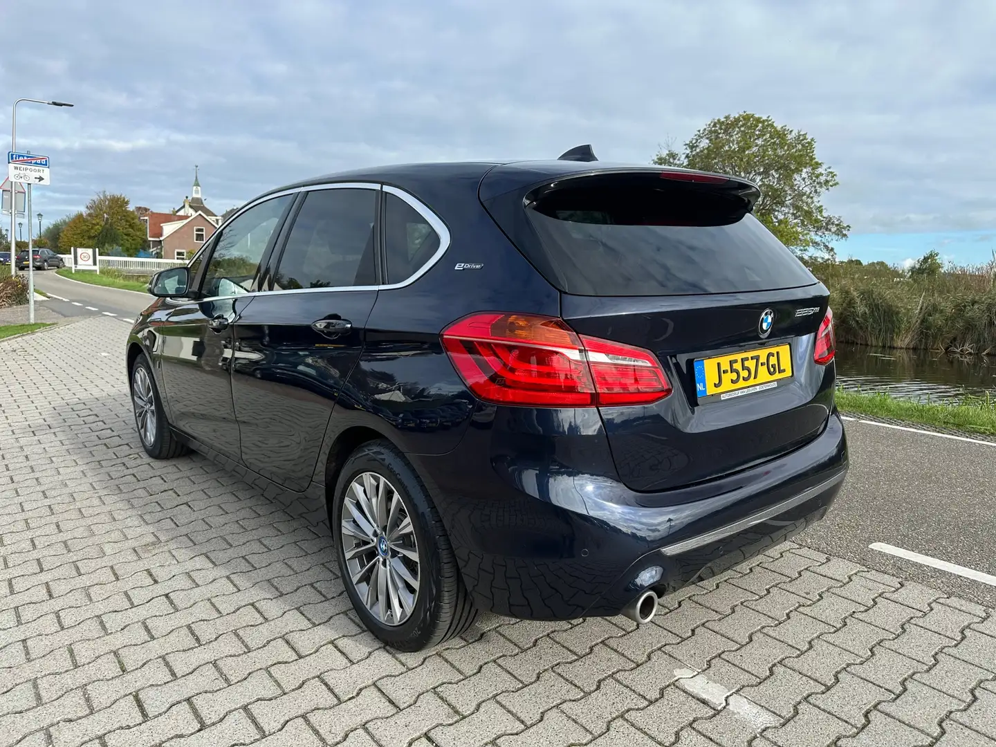 BMW 225 2-serie Active Tourer 225xe iPerformance High Exec Blauw - 2