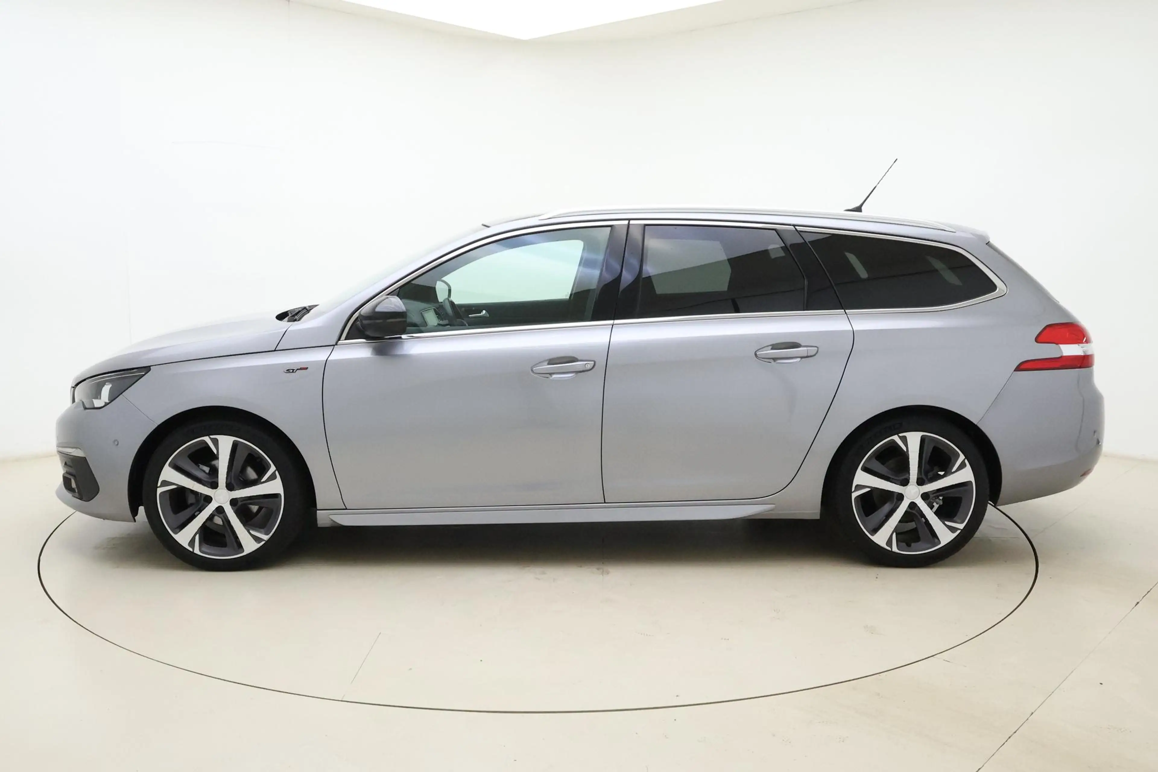 Peugeot 308 SW 1.2T Blue Lease GT | Panorama dak | 18'' Lichtm — photo 5