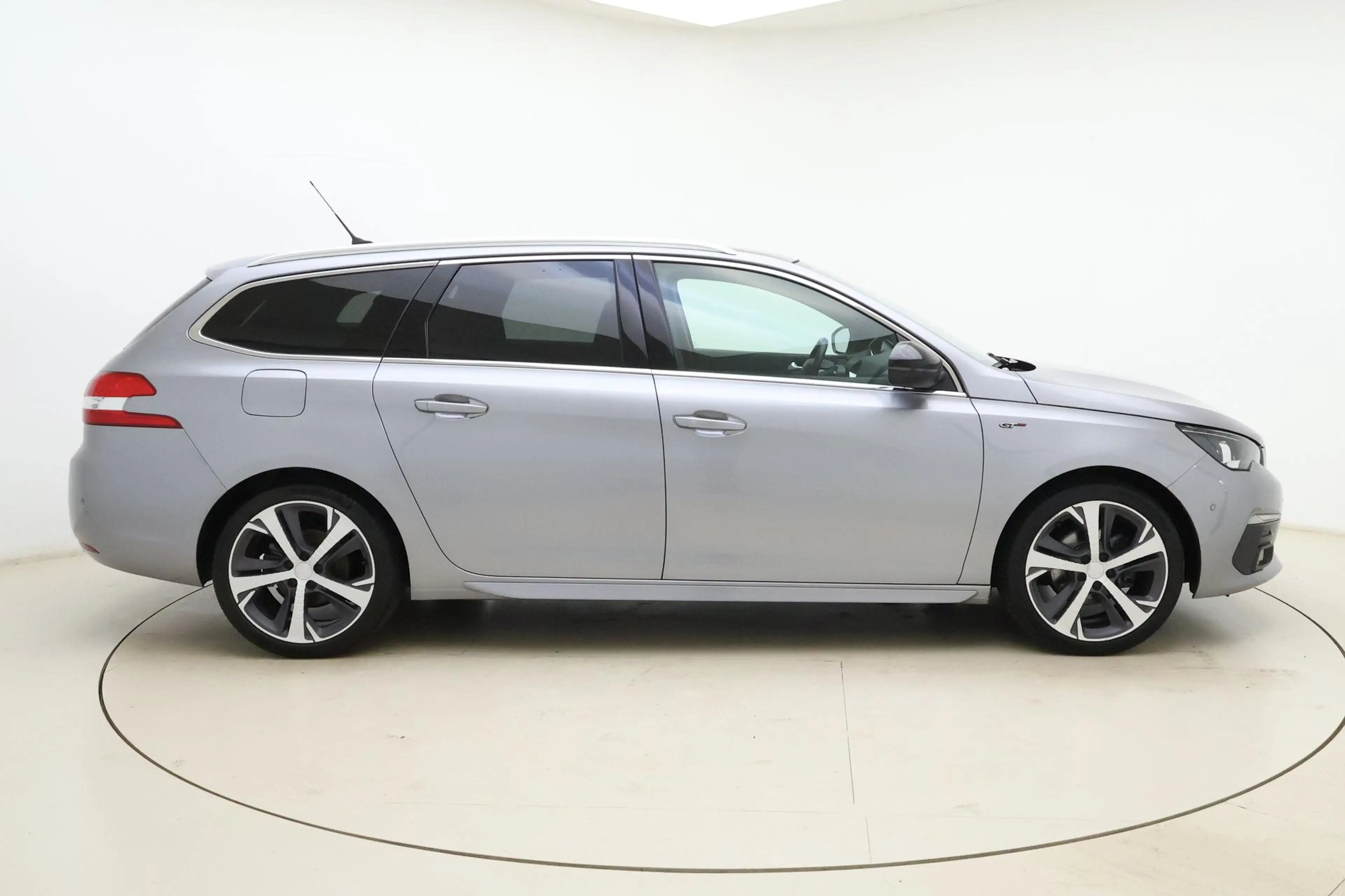Peugeot 308 SW 1.2T Blue Lease GT | Panorama dak | 18'' Lichtm — photo 9