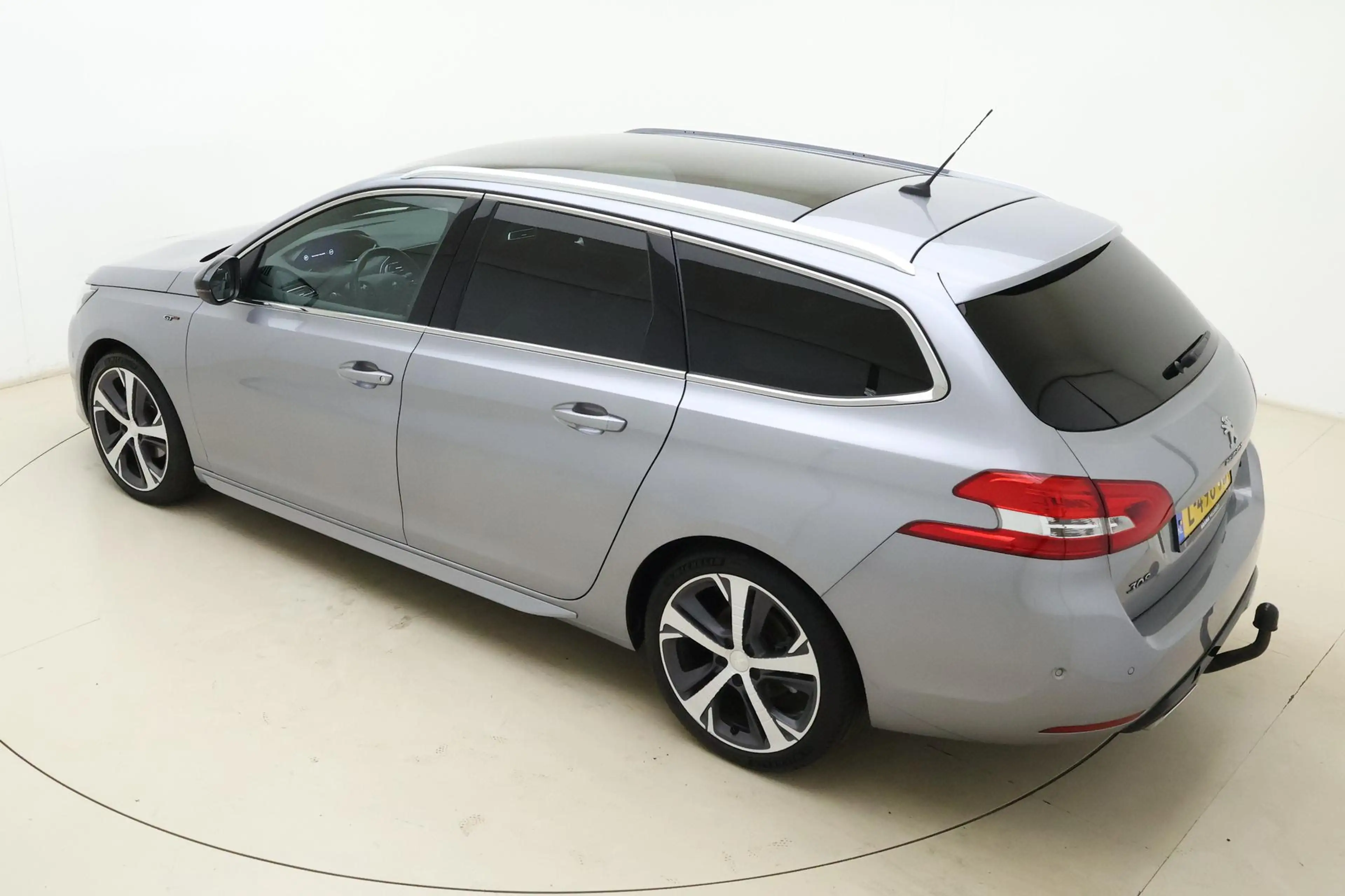 Peugeot 308 SW 1.2T Blue Lease GT | Panorama dak | 18'' Lichtm — photo 4