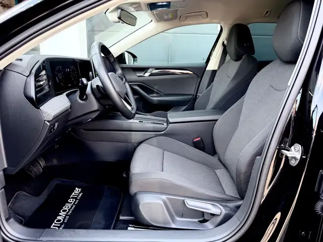 Volkswagen Passat view 9