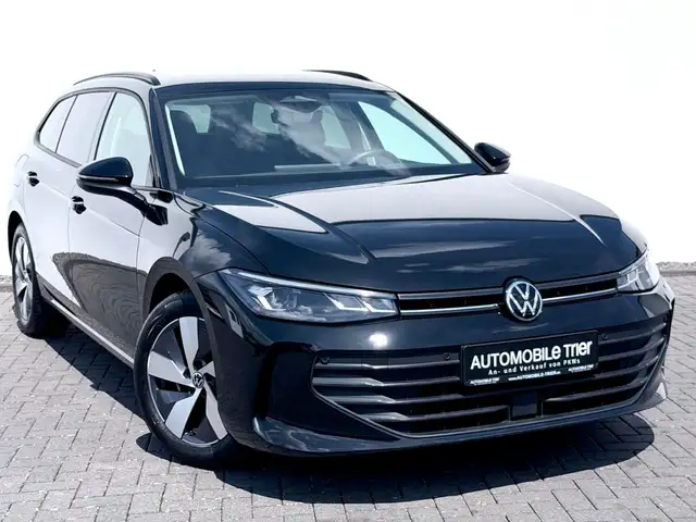 Volkswagen Passat view 3