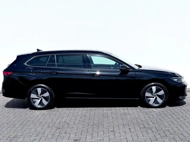 Volkswagen Passat view 4