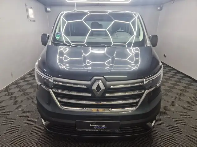 Renault Trafic view 3