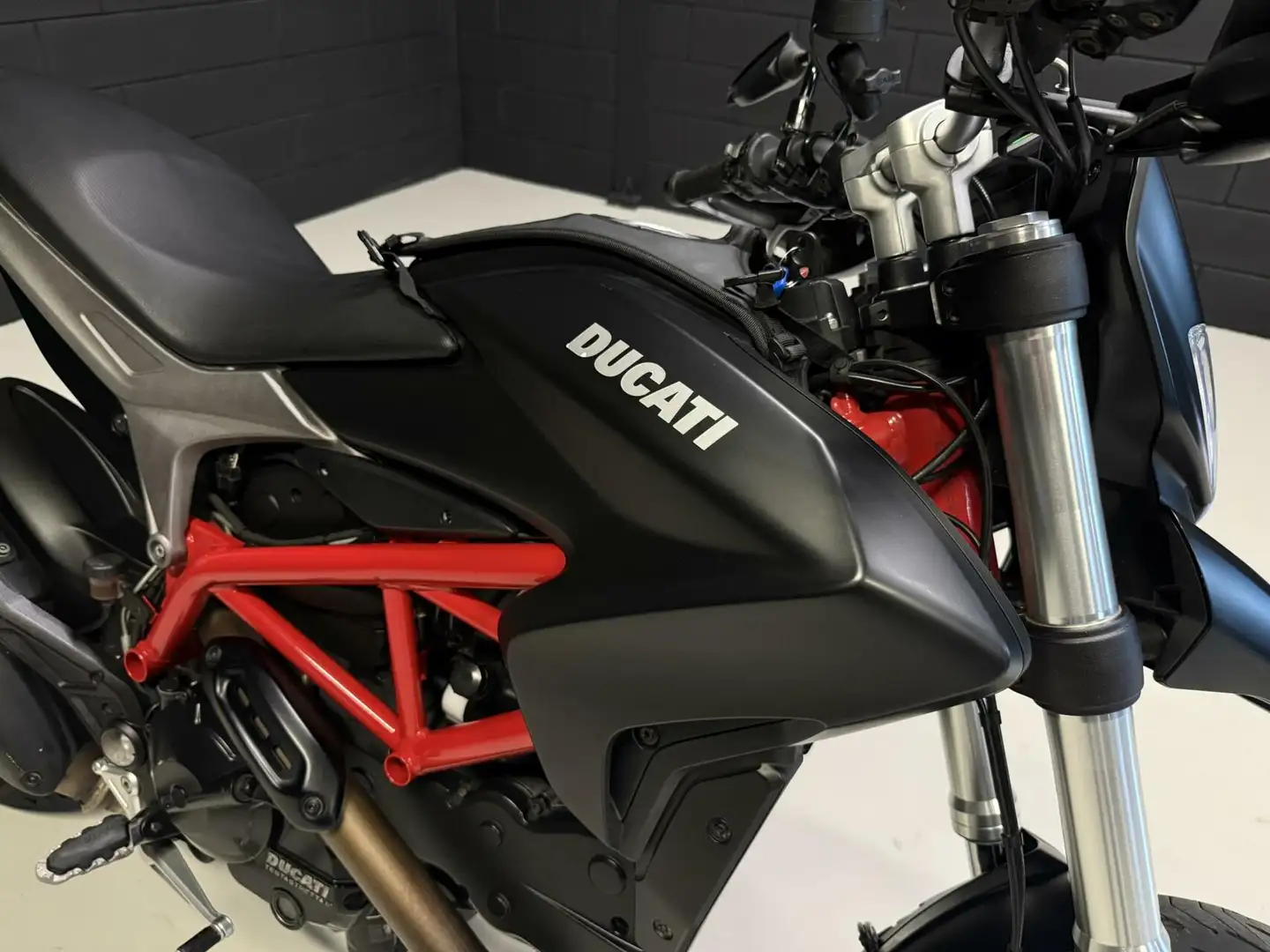 Ducati Hypermotard 821 Černá - 2