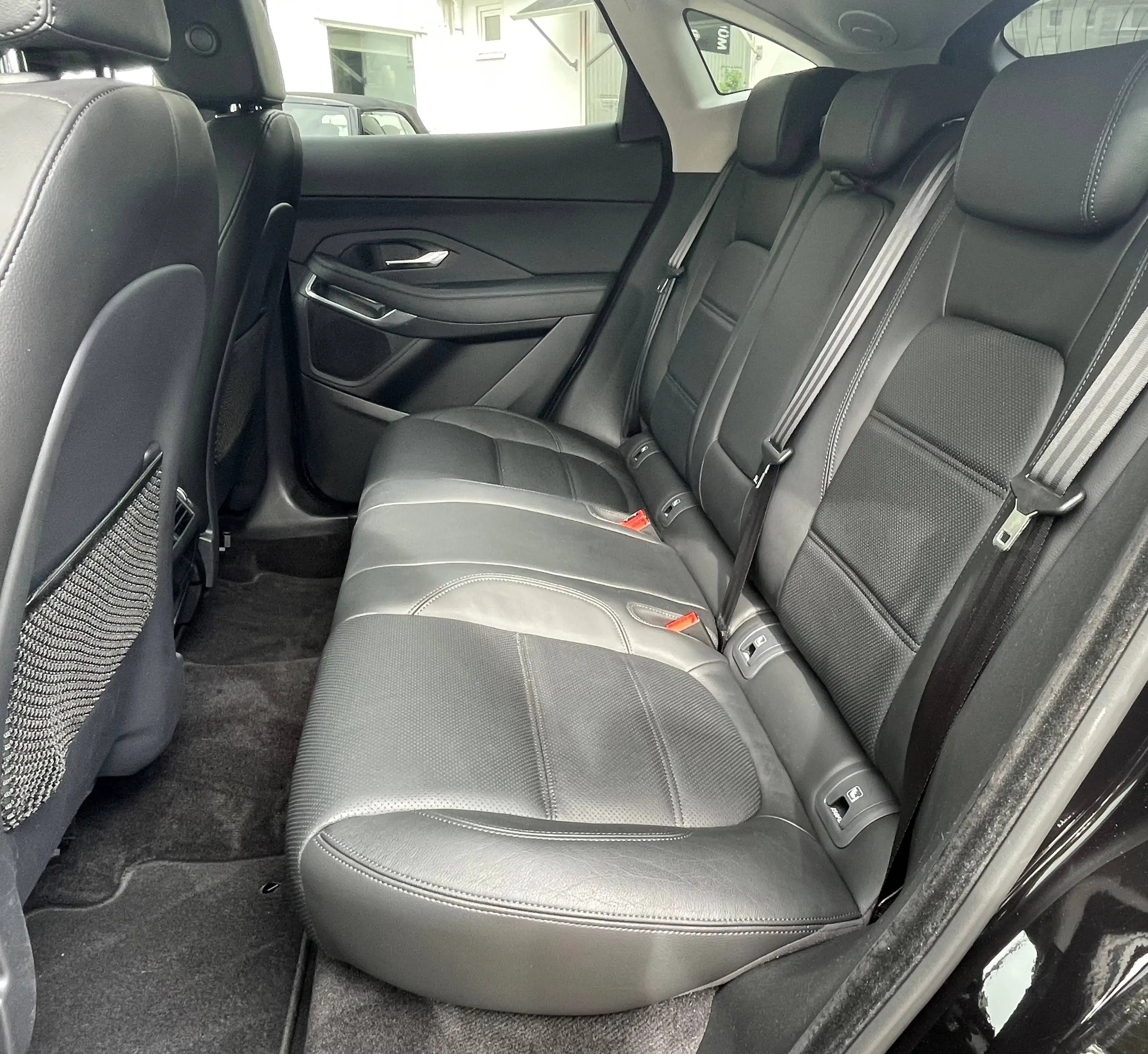 Jaguar E-Pace E-Pace 2.0d AWD+20"Alu+LEDER+ RÜCKFAHRKAMERA+NAVI+🍏 CARPLAY / Sehr gepflegt ! — photo 10