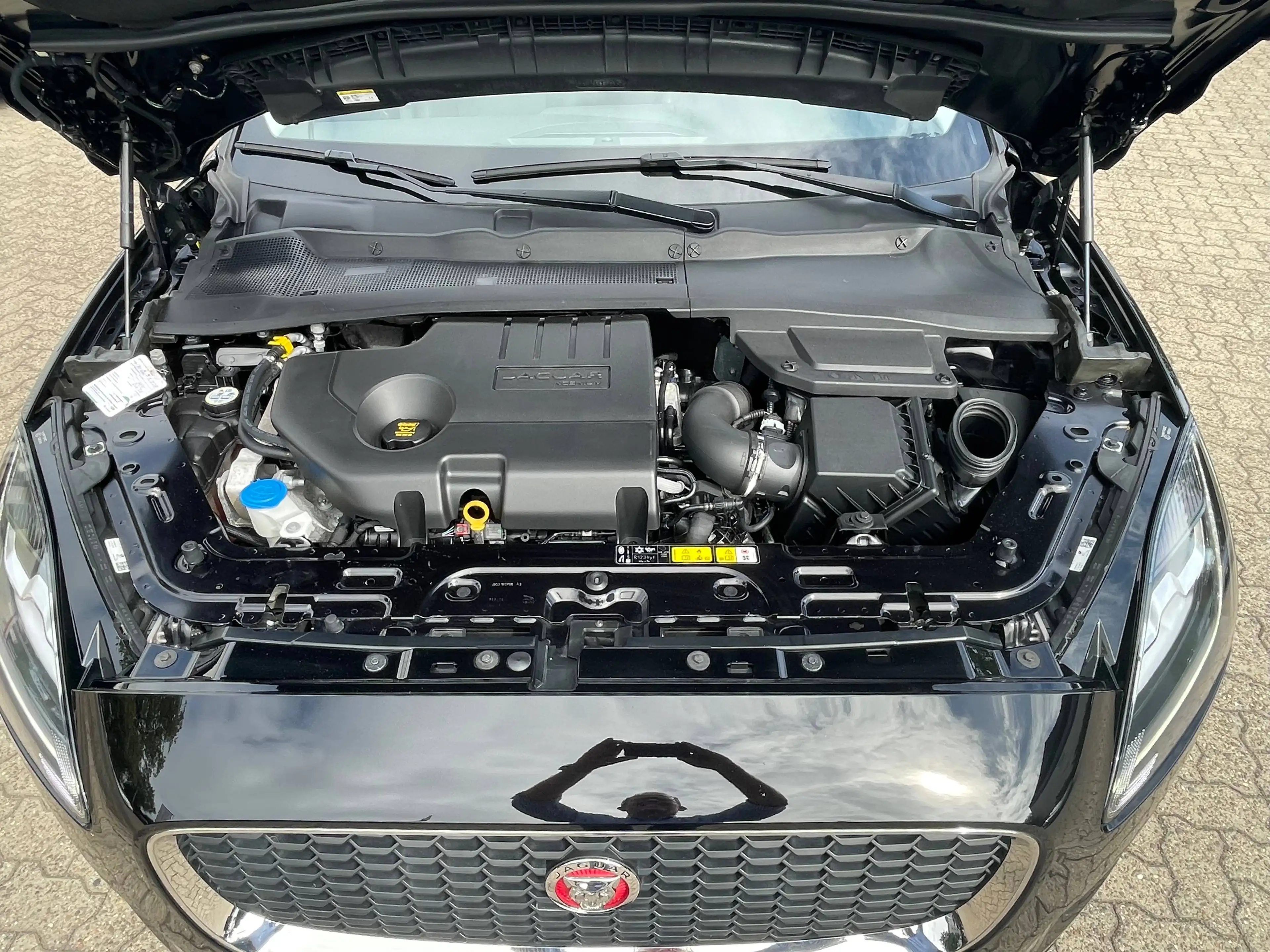Jaguar E-Pace E-Pace 2.0d AWD+20"Alu+LEDER+ RÜCKFAHRKAMERA+NAVI+🍏 CARPLAY / Sehr gepflegt ! — photo 12