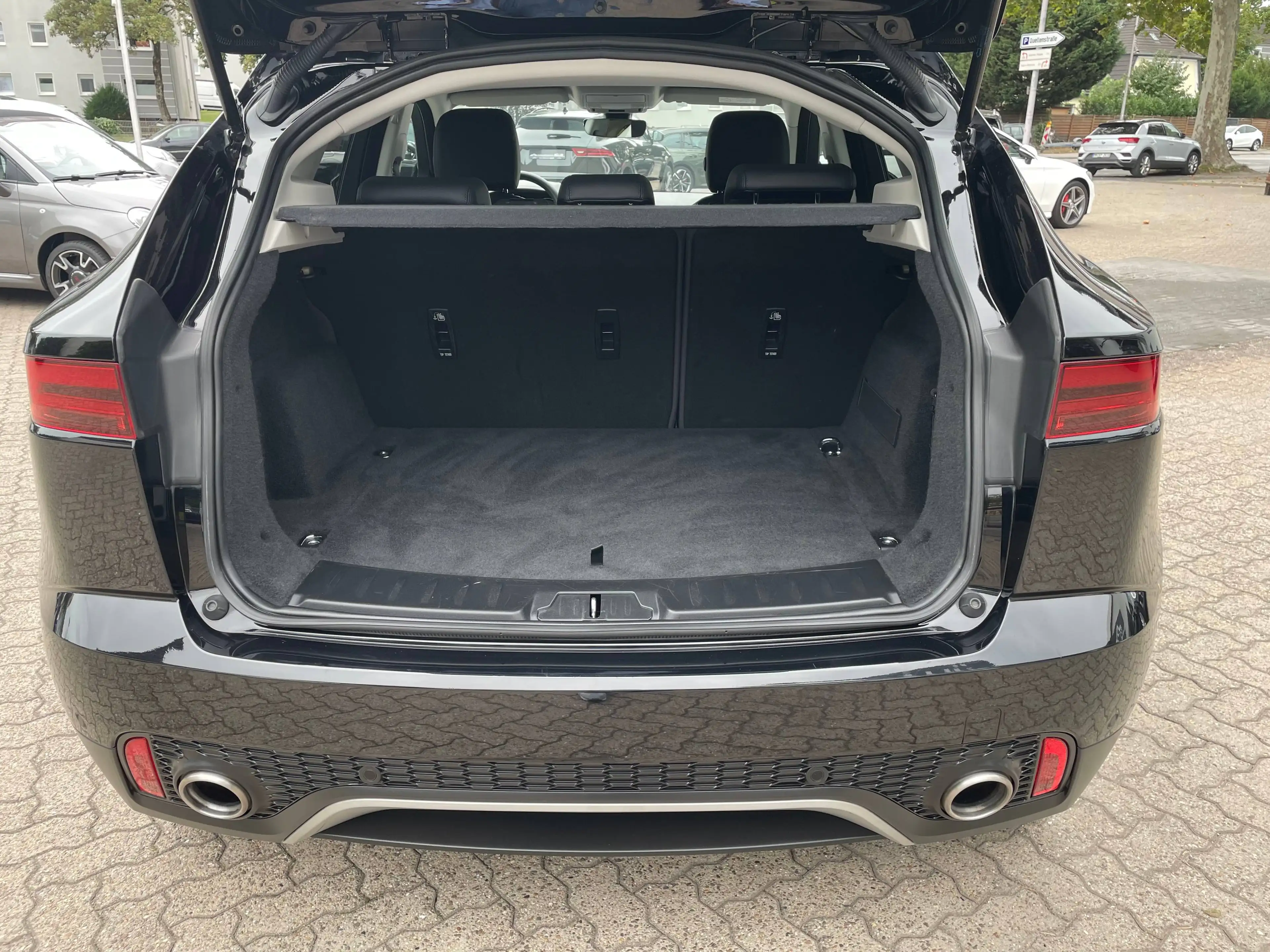 Jaguar E-Pace E-Pace 2.0d AWD+20"Alu+LEDER+ RÜCKFAHRKAMERA+NAVI+🍏 CARPLAY / Sehr gepflegt ! — photo 11