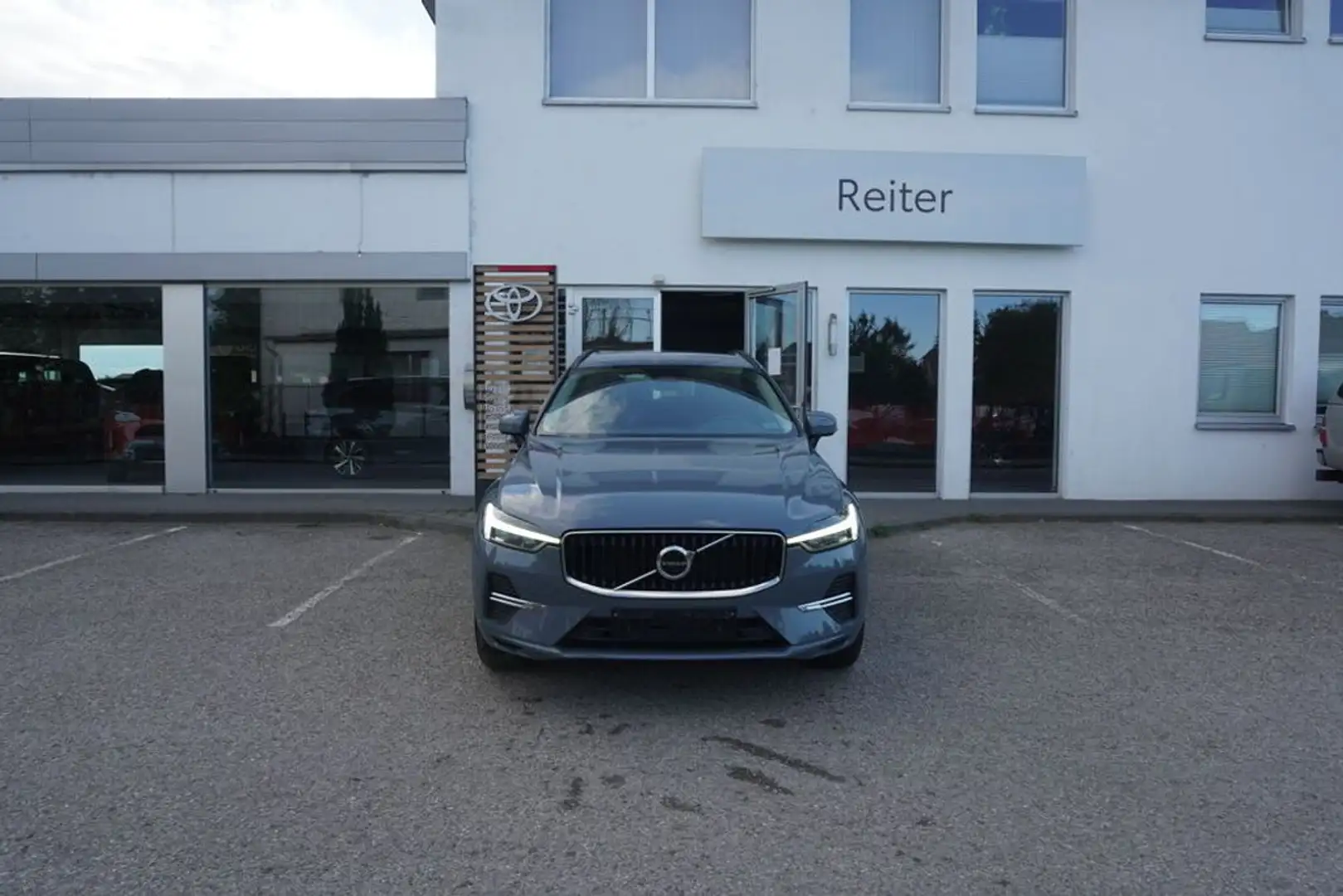 Volvo XC60 D4 Aut. *LED*KAMERA*SHZ* Grau - 1