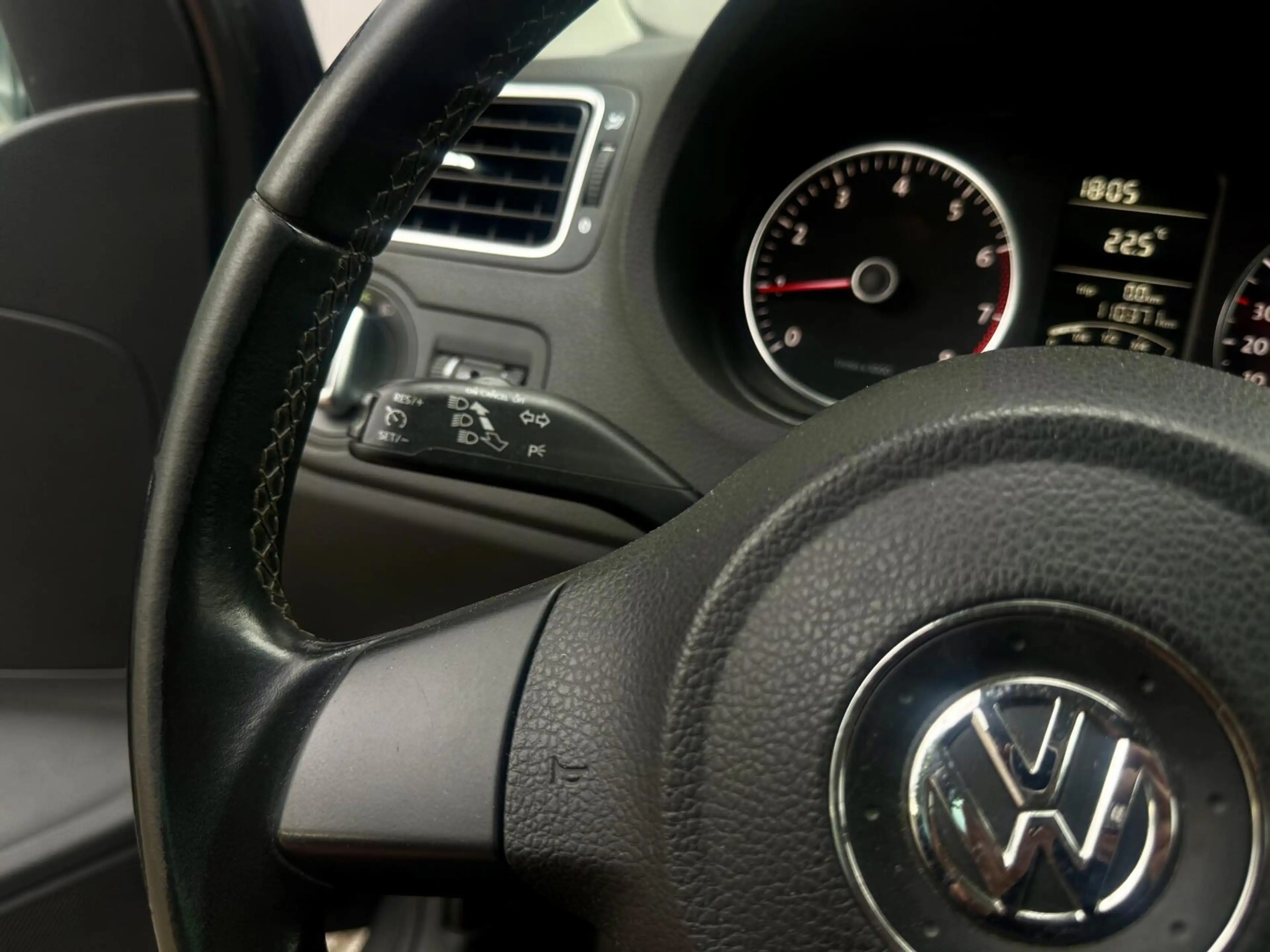 Volkswagen Polo 1.2 / LIFE / CRUISE / PDC / CLIMA — photo 10