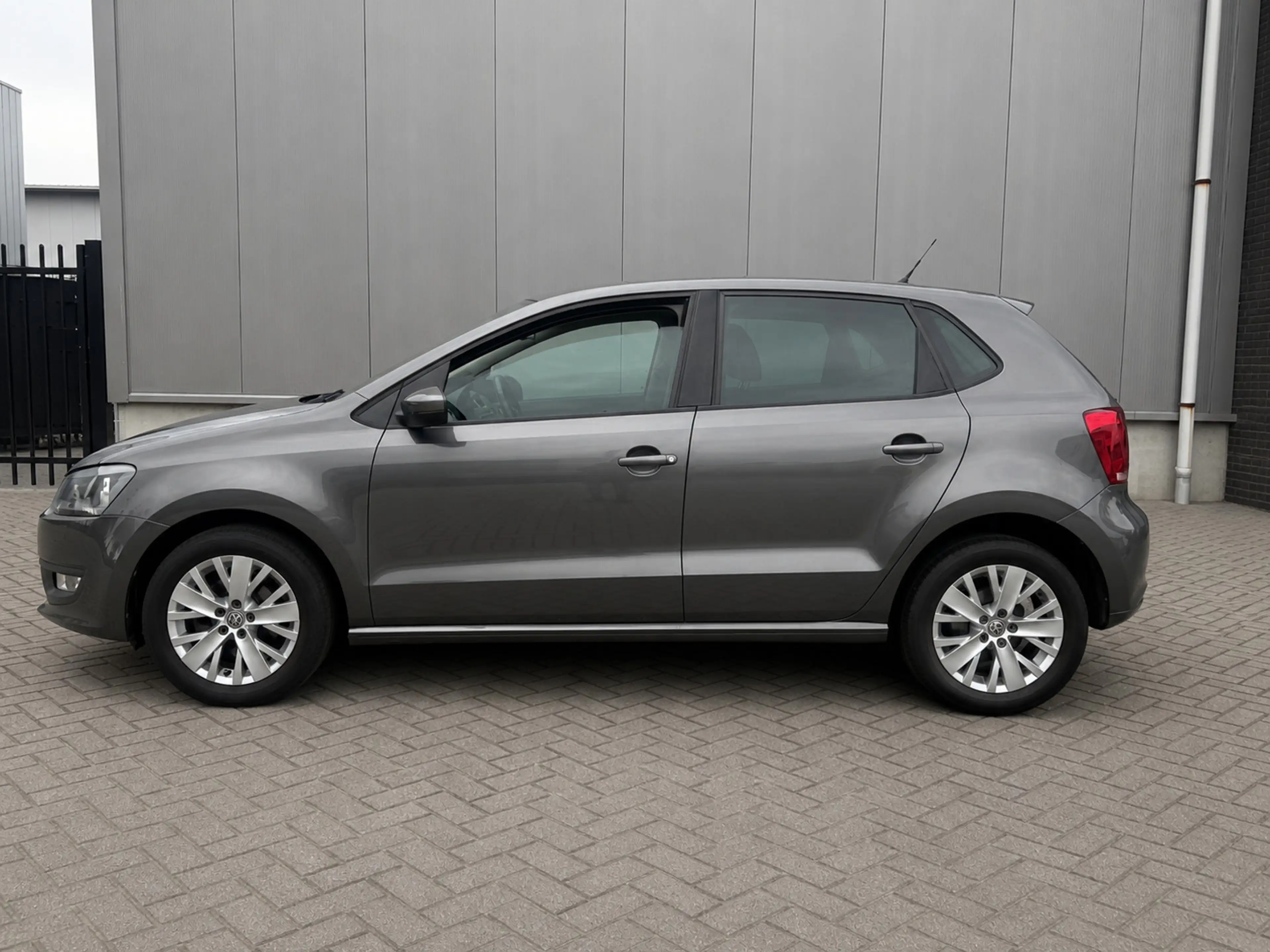 Volkswagen Polo 1.2 / LIFE / CRUISE / PDC / CLIMA — photo 4