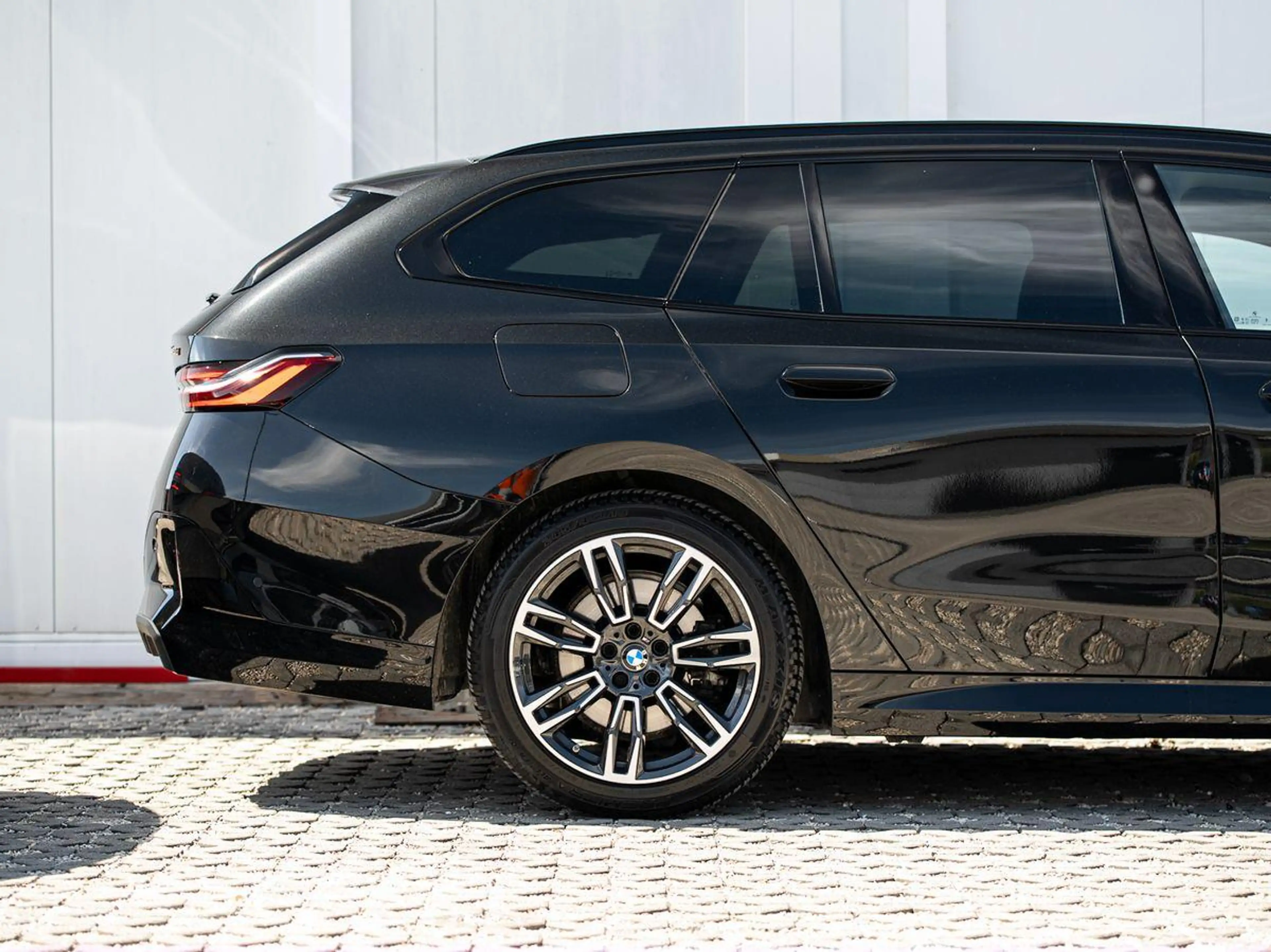 BMW 520 d xDrive Tour M-Sport AHK PANO KoZg SLüft H&K — photo 7